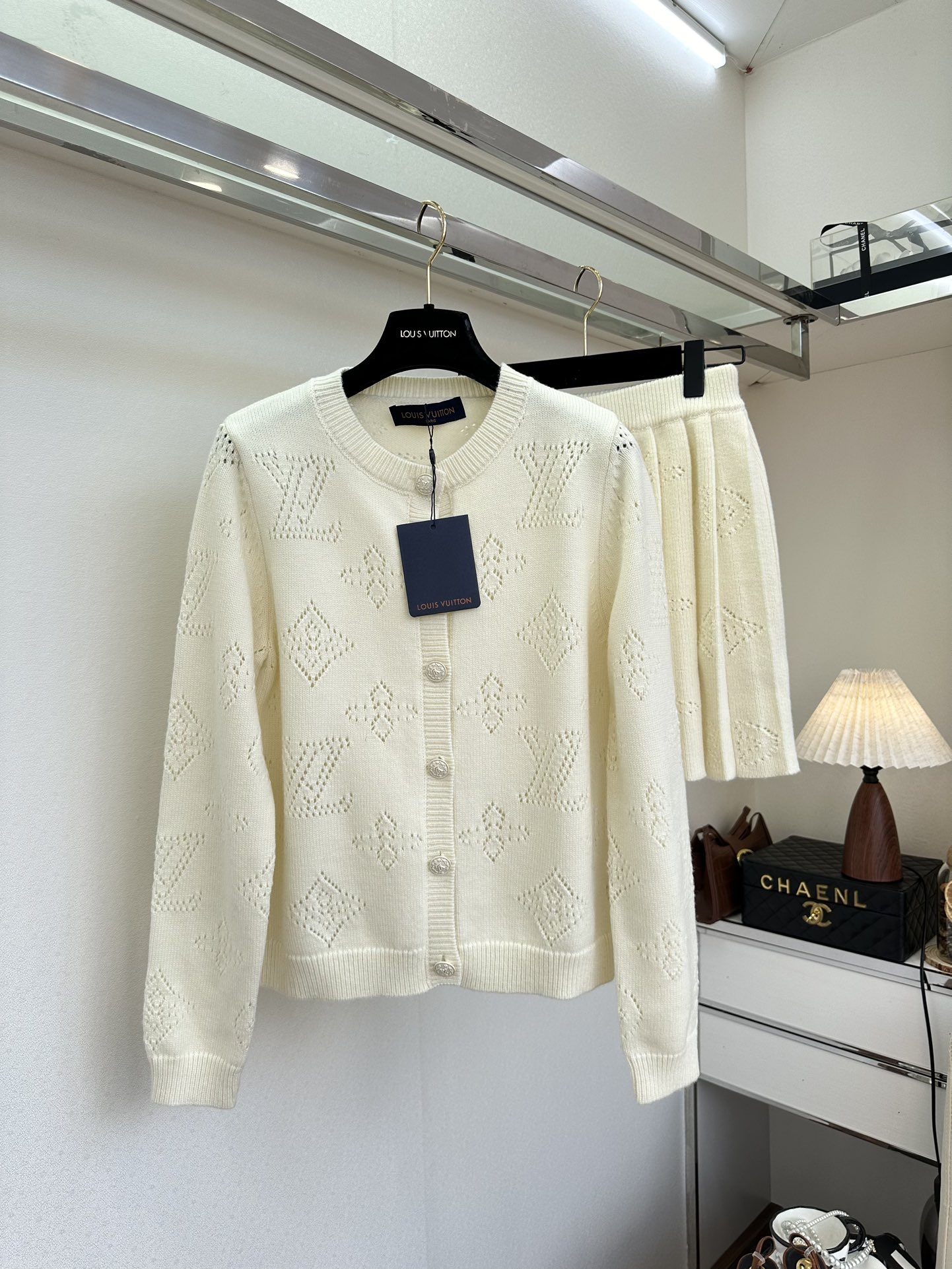 25 F LV早秋镂空钩花针织套装 少女漫画即视感² /套●SIZE SML●