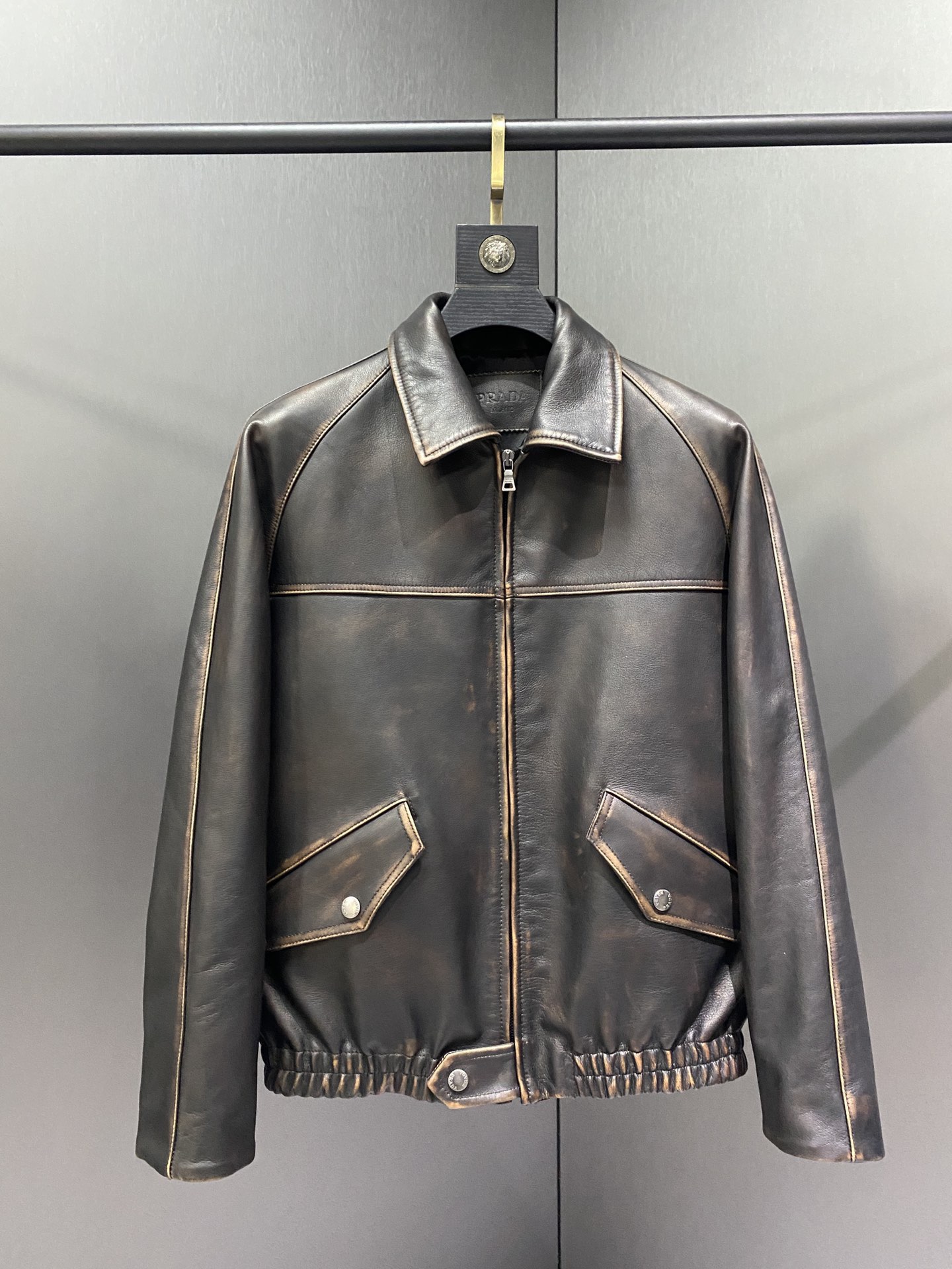 Prada La nueva chaqueta de piel de vaca importada de primera capa de estilo otoño e invierno de Prada con proceso de pu…