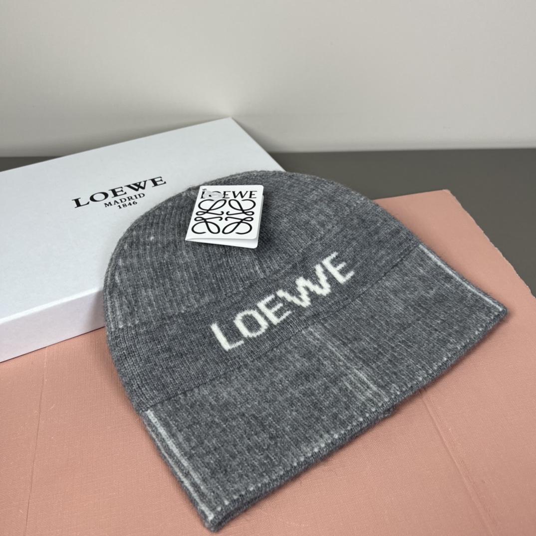 NO:553179,Loewe official website classic knitted hat!  Xiaohongshu’s hottest selling item!  Dress well!  The same style for men and women, thicker and warmer, fashionable and popular with first-class texture, the best famous brand to keep warm in autumn and winter, order now, popular style hats, fisherman hats, baseball caps, knitted hats, hats, loewe, loewe, espadrilles, hats19860909罗意威loewe官网经典款针织帽！小红书热卖爆款！穿搭神气！男女同款,加厚更保暖,时尚流行质感一流,秋冬保暖最佳名品,赶紧订购哦,跑量款帽子渔夫帽棒球帽针织帽,帽子,loewe,loewe,espadrilles,hats,hat