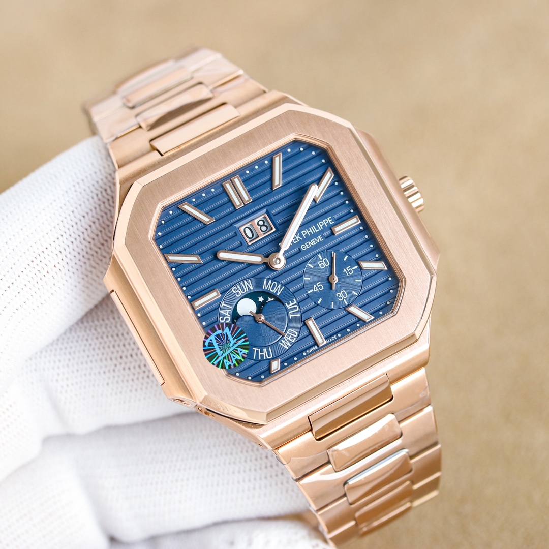 NO:552756,Platinum Square Factory launches a new series of square Patek Philippe CUBITUS 5822 watches, the same model as the star. This denim-colored strap with a dark blue dial is both classic and fashionable, with a perfect balance of elegance and high-end.  Highlight features: date display, day of the week display, and moon phase are all real functions. Movement: Equipped with a modified 240ps eccentric mini hammer, the movement time is stable. Strap: Customized denim pattern on the surface and calfskin on the back, folding buckle with original buckle style, and a 0.02 carat square diamond inlaid at the six-digit position of the case.  Low-key highlights, sapphire mirror glass, case: size 45mm, thickness 11mm, which is the diagonal length of the case (i.e. 10 o'clock to 4 o'clock). Because the case is approximately square, the width of the upper and lower sides will be less than this value, so the visual effect is not very big, welcome to taste.,, patek   philippe,cowhide19860909白 金 方厂 重磅推出新系列方形百达翡丽CUBITUS 5822腕表,明星同款. 这款牛仔色表带深蓝表盘,既经典又时尚,优雅与高级感完美平衡. 亮点特色功能日期显示,星期显示,月相都是真功能.机芯:搭载改装240ps偏心迷你锤,机芯走时稳定表带:表面定制牛仔纹背面小牛皮,扣子折叠原装扣款式,在表壳六字位镶嵌一颗0.02克拉方钻石是一个低调亮点,蓝宝石镜面玻璃,表壳:尺寸45毫米厚度11mm,为表壳对角线长度(即10点位至4点位),因为表壳近似于方形,上下边的宽度会小于这一数值,所以视觉效果并不是很大,欢迎品鉴.,,patek philippe,cowhide,Watch