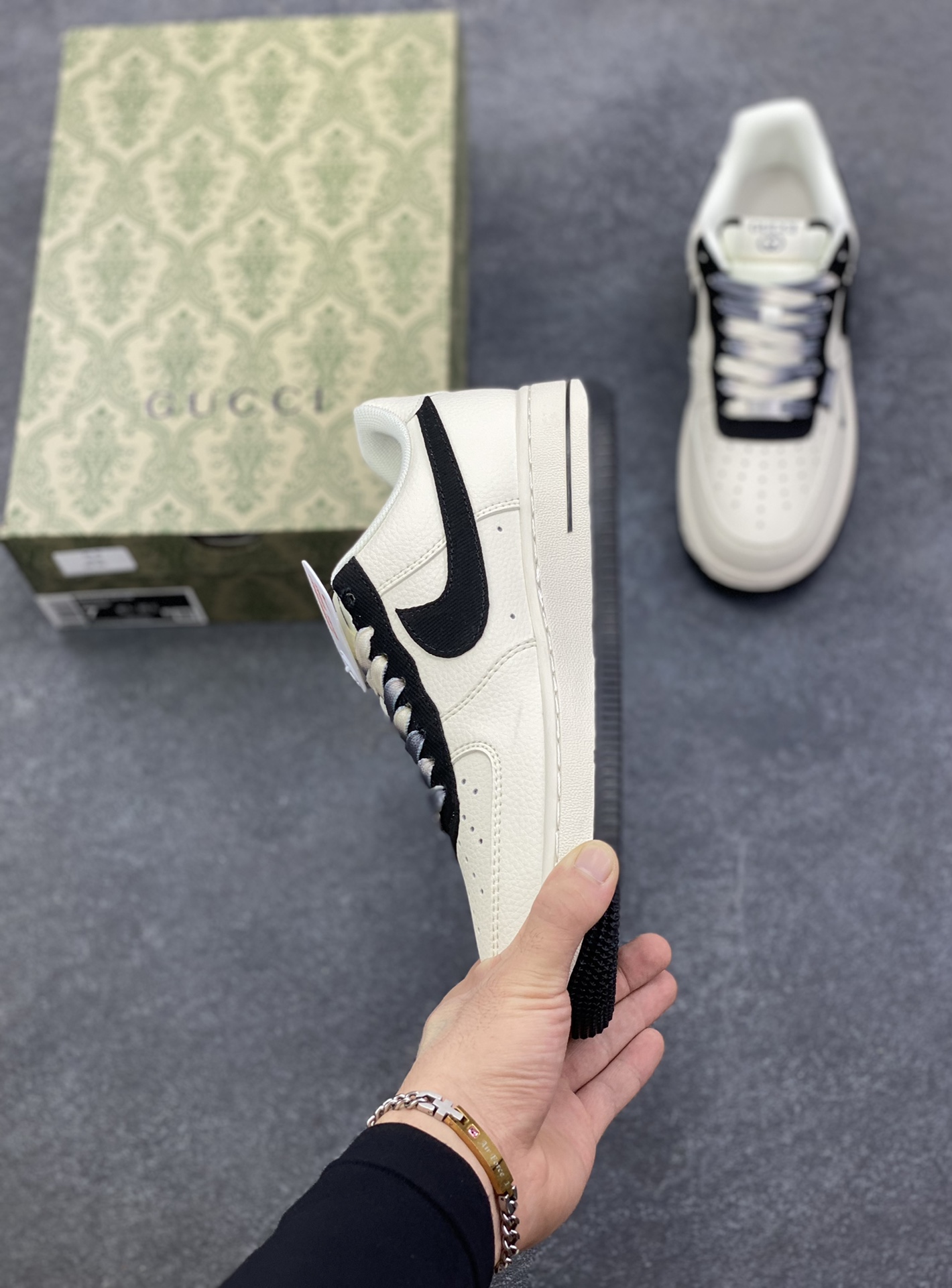 图片[3]-高端定制Nike Air Force 1 \’07 Low “古驰联名—— 米白黑帆布钩” 高端定制 低帮休闲板鞋 定制鞋盒 大厂纯原品质出货 超高清洁度 皮料切割干净无任何毛边 细节完美 货号：XD2588-605 尺码：36 36.5 37.5 38 38.5 39 40 40.5 41 42 42.5 43 44 44.5 45-选品中心