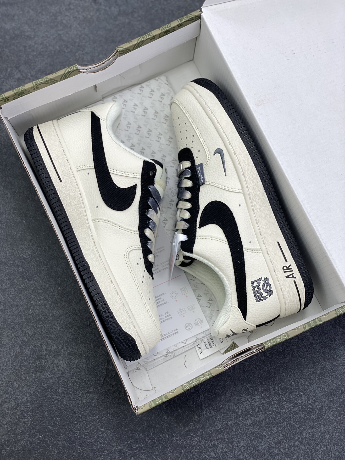 图片[9]-高端定制Nike Air Force 1 \’07 Low “古驰联名—— 米白黑帆布钩” 高端定制 低帮休闲板鞋 定制鞋盒 大厂纯原品质出货 超高清洁度 皮料切割干净无任何毛边 细节完美 货号：XD2588-605 尺码：36 36.5 37.5 38 38.5 39 40 40.5 41 42 42.5 43 44 44.5 45-选品中心