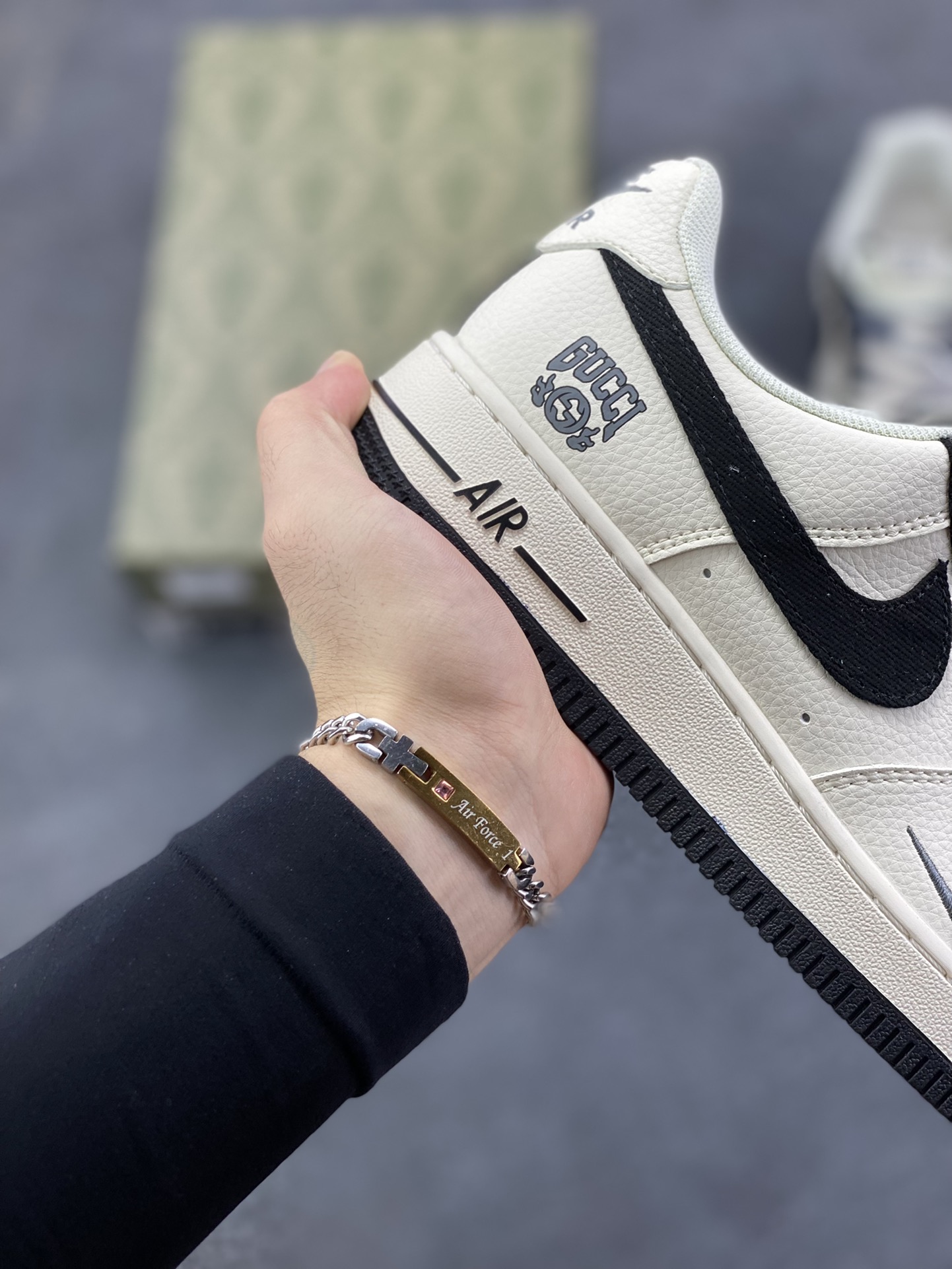 图片[6]-高端定制Nike Air Force 1 \’07 Low “古驰联名—— 米白黑帆布钩” 高端定制 低帮休闲板鞋 定制鞋盒 大厂纯原品质出货 超高清洁度 皮料切割干净无任何毛边 细节完美 货号：XD2588-605 尺码：36 36.5 37.5 38 38.5 39 40 40.5 41 42 42.5 43 44 44.5 45-选品中心