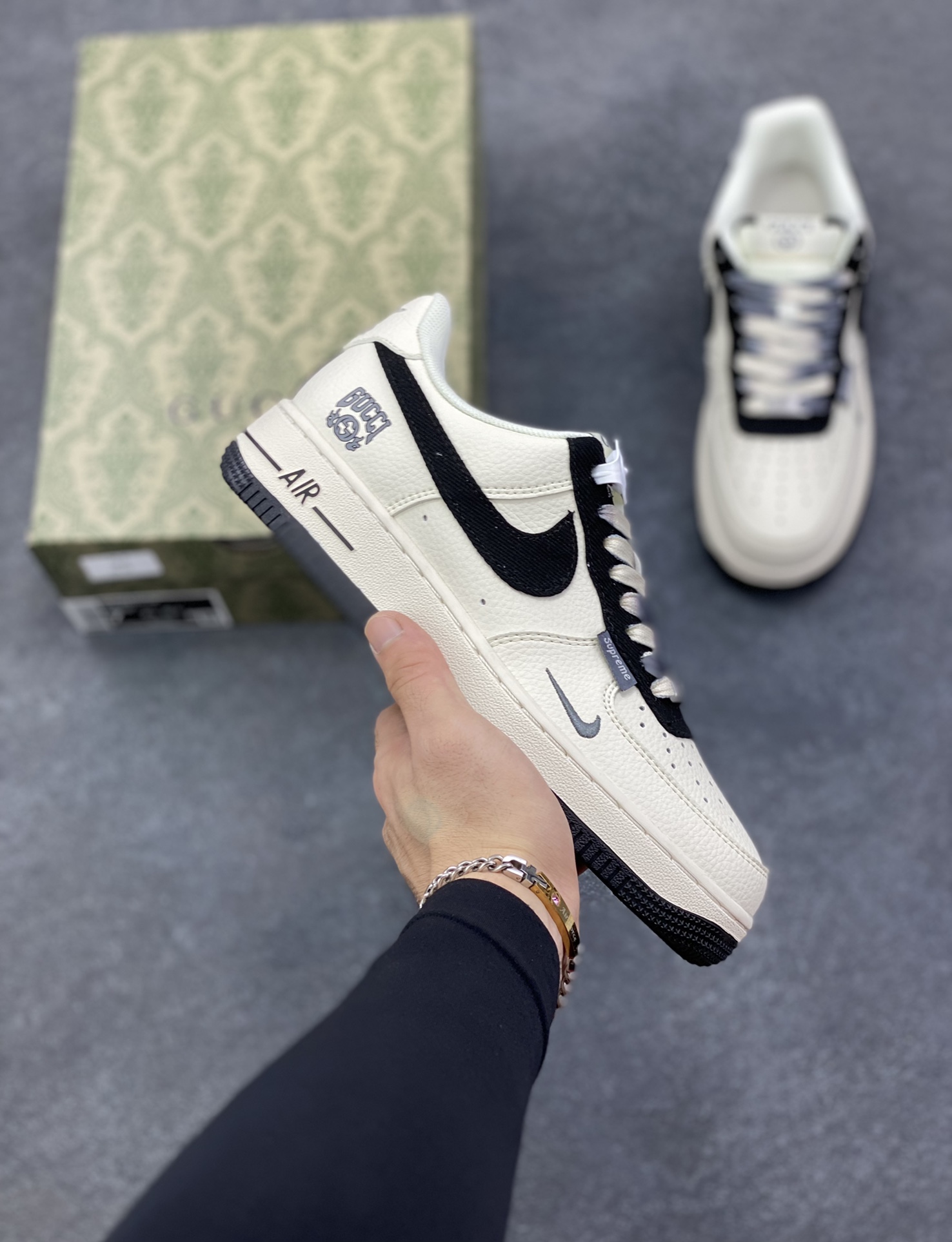 高端定制Nike Air Force 1 \'07 Low “古驰联名------ 米白黑帆布钩” 高端定制 低帮休闲板鞋 定制鞋盒 大厂纯原品质出货 超高清洁度 皮料切割干净无任何毛边 细节完美 货号：XD2588-605 尺码：36 36.5 37.5 38 38.5 39 40 40.5 41 42 42.5 43 44 44.5 45-选品中心