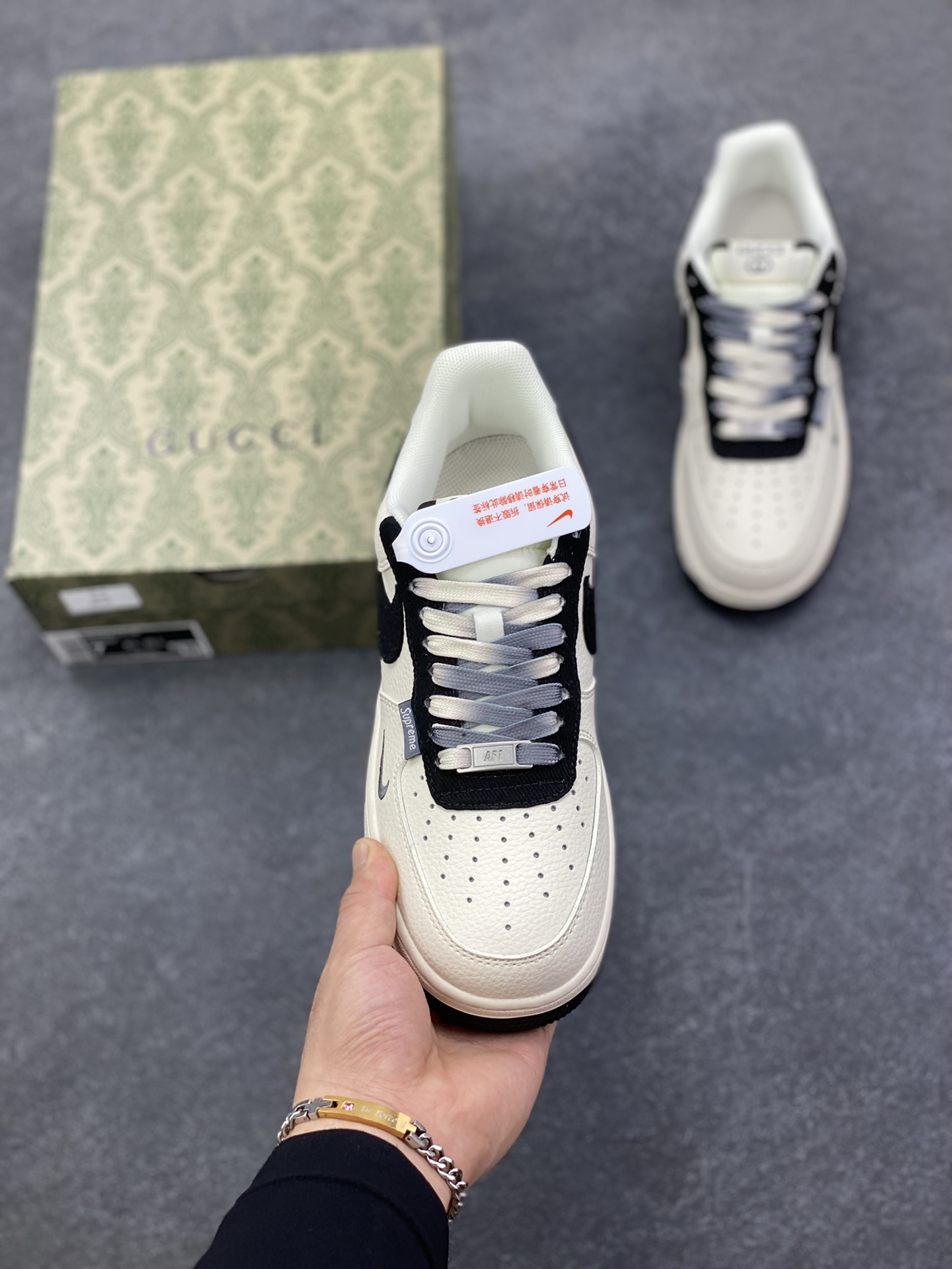 图片[2]-高端定制Nike Air Force 1 \’07 Low “古驰联名—— 米白黑帆布钩” 高端定制 低帮休闲板鞋 定制鞋盒 大厂纯原品质出货 超高清洁度 皮料切割干净无任何毛边 细节完美 货号：XD2588-605 尺码：36 36.5 37.5 38 38.5 39 40 40.5 41 42 42.5 43 44 44.5 45-选品中心