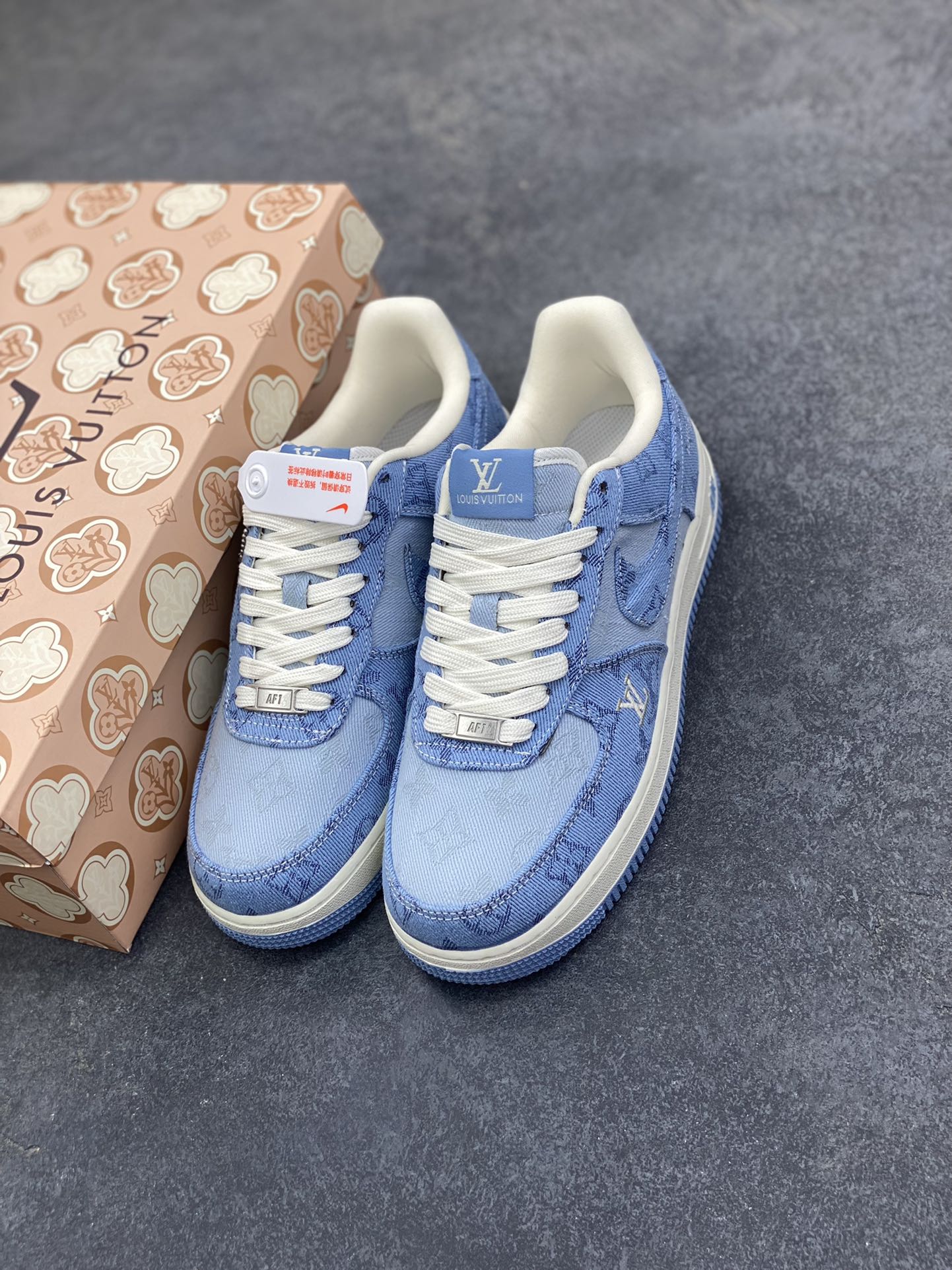 图片[8]-海外量发售！NIke Air Force 1 \’07 Low LV联名–浅蓝空军一号低帮 运动鞋 休闲鞋 折边针车 防水牛仔布 工艺难度大 原楦头原纸板 高端定制鞋盒 原厂鞋底 超高清洁度 细节完美 货号：YF9511-823 尺码：36 36.5 37.5 38 38.5 39 40 40.5 41 42 42.5 43 44 44.5 45-选品中心