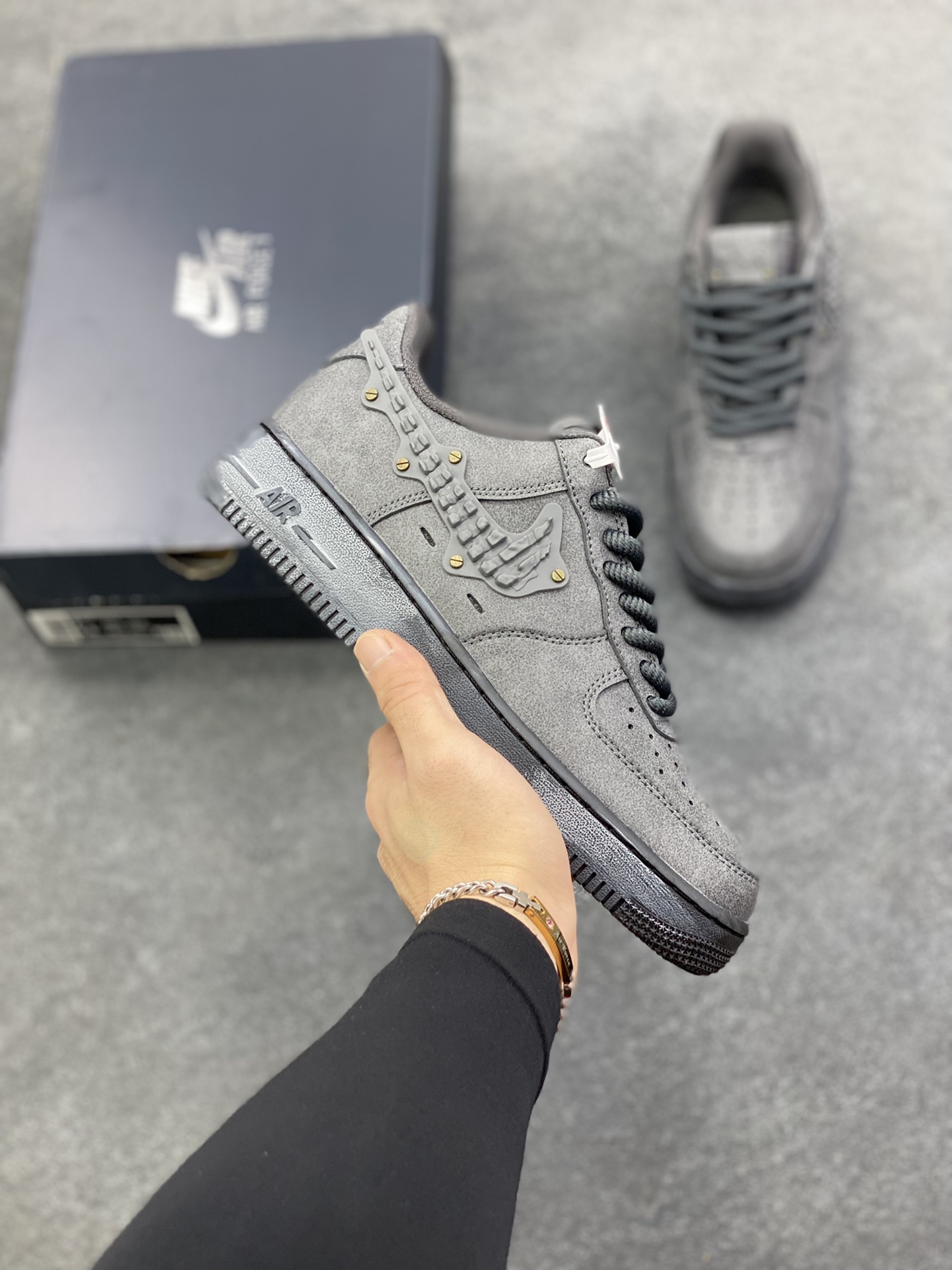 Air Force 1 Low 联名黑 原楦头原纸板 打造纯正空军版型 #专注外贸渠道 全掌内置蜂窝气垫 #原盒配件 原厂中底钢印、拉帮完美 货号：IH4965-254 尺码：36 36.5 37.5 38 38.5 39 40 40.5 41 42 42.5 43 44 44.5 45-选品中心