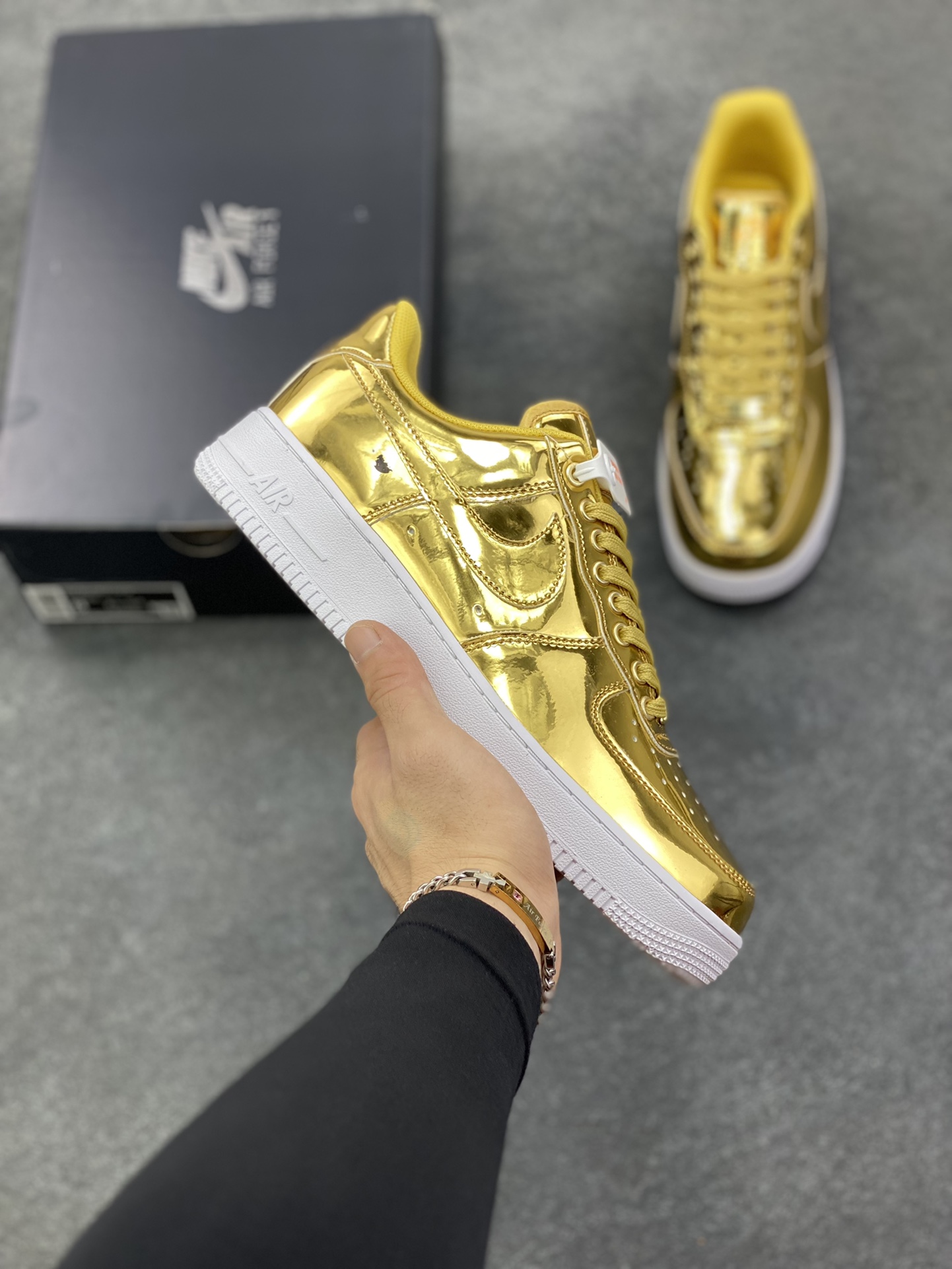 Air Force 1 Low 液态金 原楦头原纸板 打造纯正空军版型 #专注外贸渠道 全掌内置蜂窝气垫 #原盒配件 原厂中底钢印、拉帮完美 货号：CQ6566-700 尺码：36 36.5 37.5 38 38.5 39 40 40.5 41 42 42.5 43 44 44.5 45-选品中心