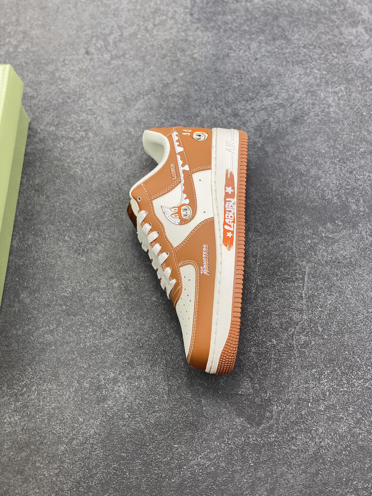 图片[7]-NIke Air Force 1 \’07 Low “栗色涂鸦拉布布”空军一号 低帮 运动鞋 休闲鞋 折边针车 工艺难度大 原楦头原纸板 原装鞋盒 定制五金配件 内置全掌气垫 原厂鞋底 货号：KJ5188-003 尺码：36 36.5 37.5 38 38.5 39 40 40.5 41 42 42.5 43 44 44.5 45-选品中心