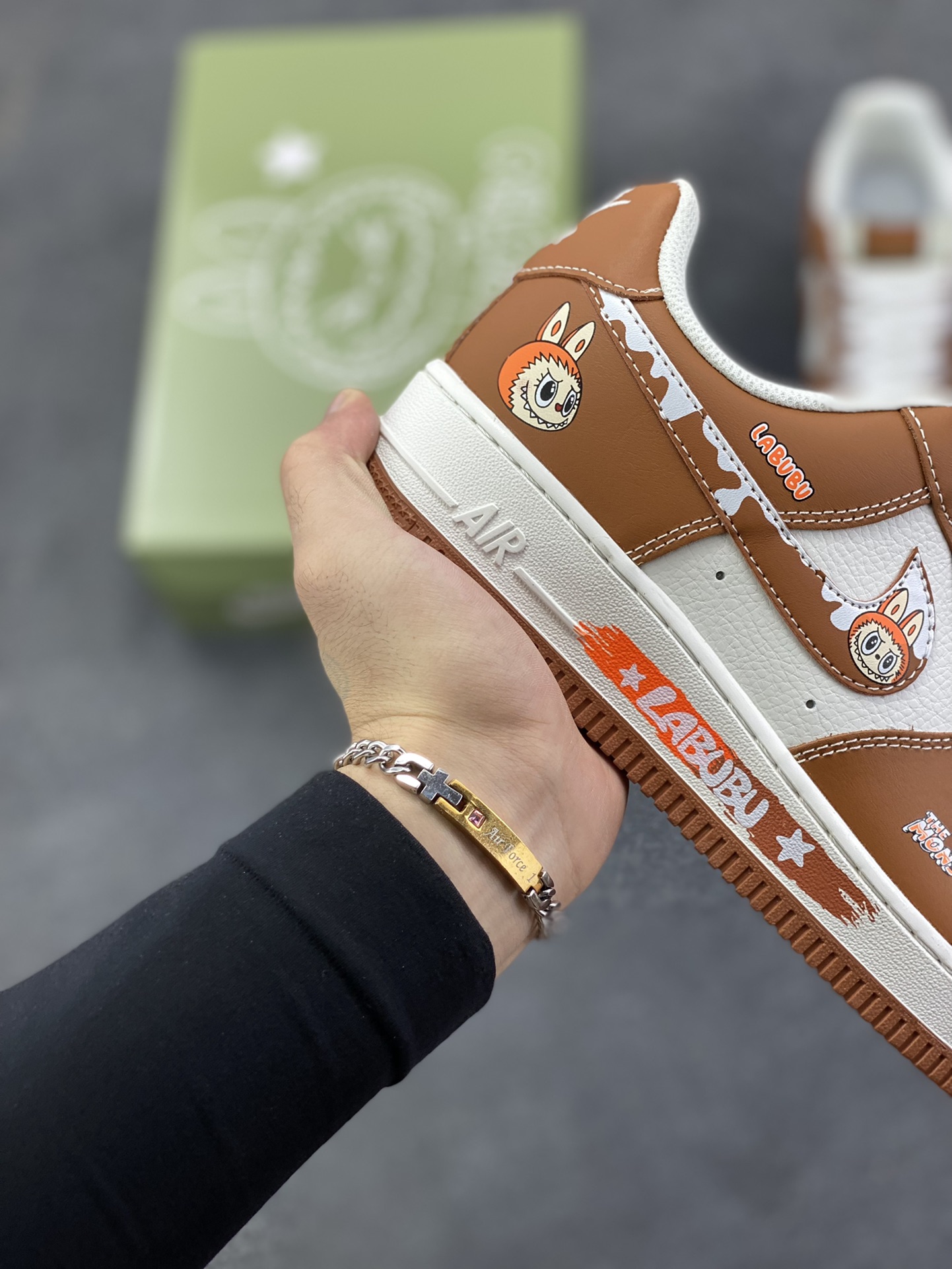 图片[6]-NIke Air Force 1 \’07 Low “栗色涂鸦拉布布”空军一号 低帮 运动鞋 休闲鞋 折边针车 工艺难度大 原楦头原纸板 原装鞋盒 定制五金配件 内置全掌气垫 原厂鞋底 货号：KJ5188-003 尺码：36 36.5 37.5 38 38.5 39 40 40.5 41 42 42.5 43 44 44.5 45-选品中心