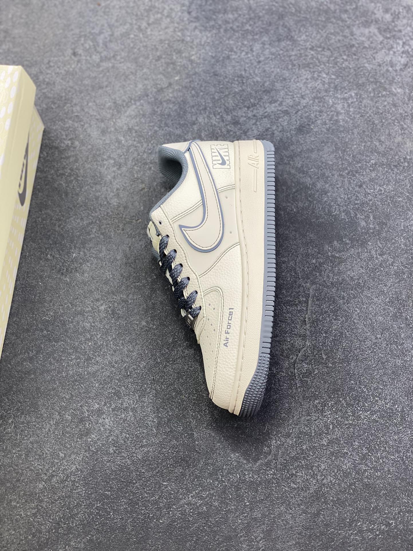 图片[7]-NIke Air Force 1 \’07 Low “NIKE——米深灰兔八哥”空军一号 低帮 运动鞋 休闲鞋 折边针车 工艺难度大 原楦头原纸板 原装鞋盒 定制五金配件 内置全掌气垫 原厂鞋底 货号：JP8028-014 尺码：36 36.5 37.5 38 38.5 39 40 40.5 41 42 42.5 43 44 44.5 45-选品中心