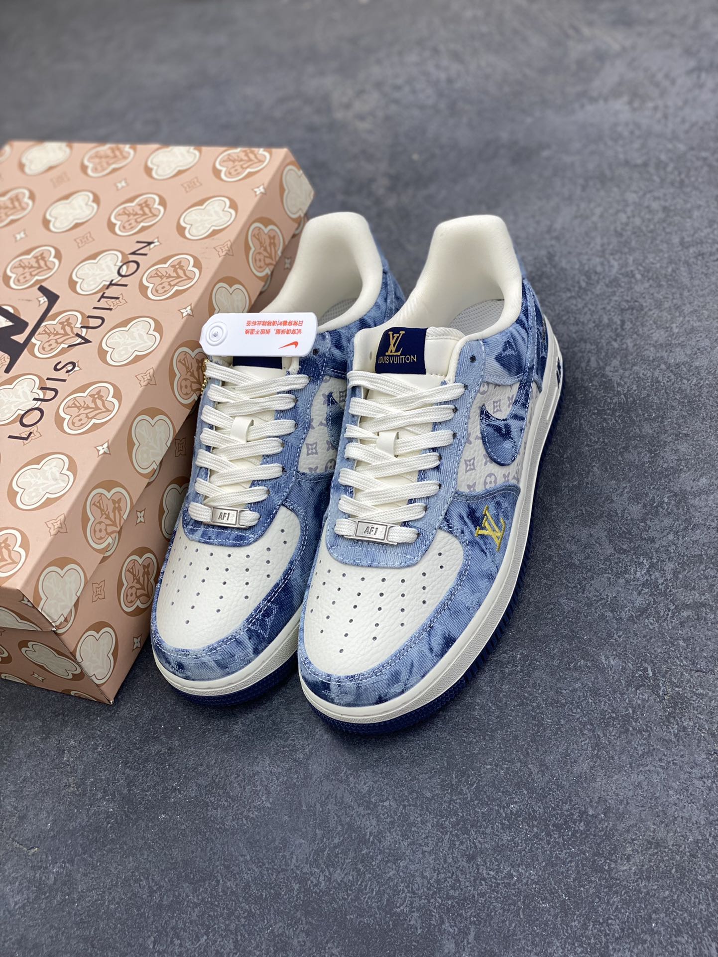 图片[8]-海外量发售！NIke Air Force 1 \’07 Low LV联名–牛仔蓝空军一号低帮 运动鞋 休闲鞋 折边针车 防水牛仔布 工艺难度大 原楦头原纸板 高端定制鞋盒 原厂鞋底 超高清洁度 细节完美 货号：YF9511-818 尺码：36 36.5 37.5 38 38.5 39 40 40.5 41 42 42.5 43 44 44.5 45-选品中心