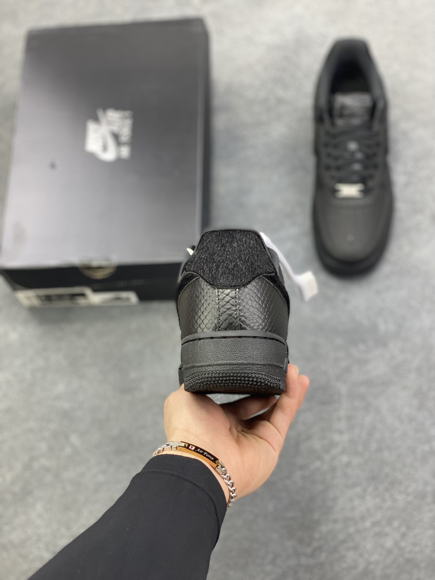 图片[4]-HY版本💯 Nike Air Force 1 Low 黑裂纹 空军一号低帮运动休闲板鞋 原楦头原纸板 打造纯正空军版型 专注外贸渠道 全掌内置蜂窝气垫 原盒配件 原厂中底钢印、拉帮完美 货号：HQ1977-001 尺码：36 36.5 37.5 38 38.5 39 40 40.5 41 42 42.5 43 44 44.5 45 46-选品中心