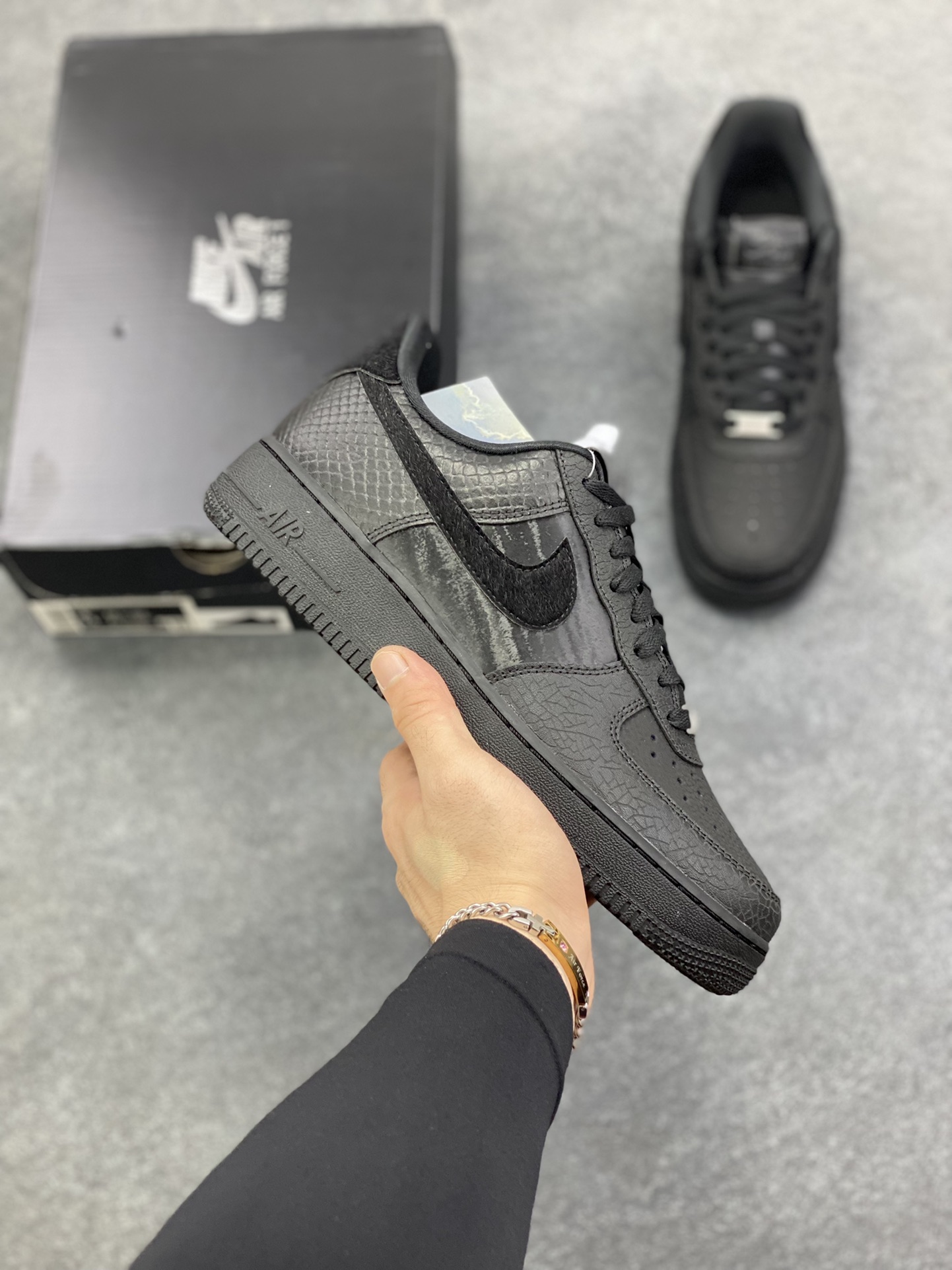 HY版本💯 Nike Air Force 1 Low 黑裂纹 空军一号低帮运动休闲板鞋 原楦头原纸板 打造纯正空军版型 专注外贸渠道 全掌内置蜂窝气垫 原盒配件 原厂中底钢印、拉帮完美 货号：HQ1977-001 尺码：36 36.5 37.5 38 38.5 39 40 40.5 41 42 42.5 43 44 44.5 45 46-选品中心