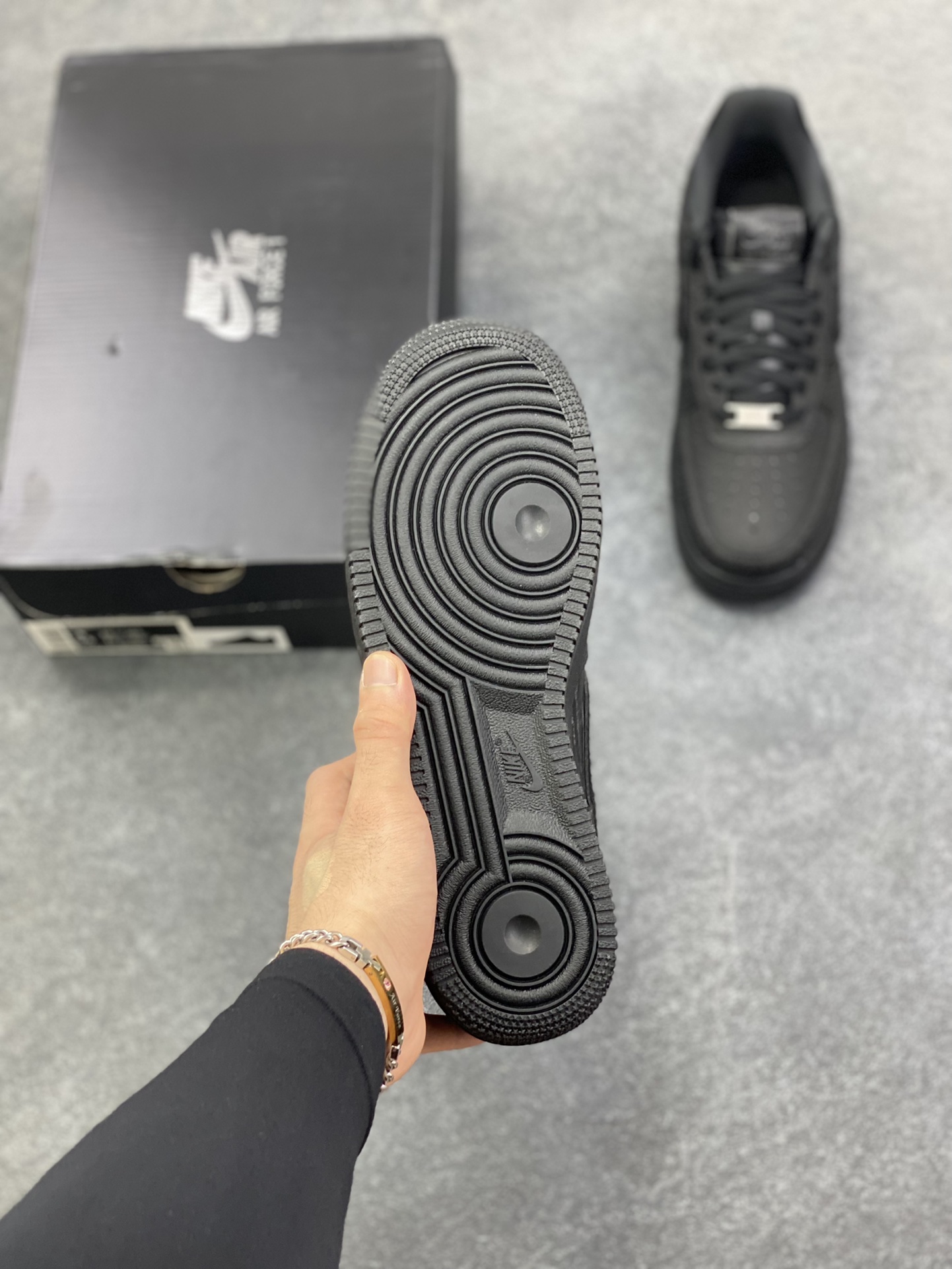 图片[5]-HY版本💯 Nike Air Force 1 Low 黑裂纹 空军一号低帮运动休闲板鞋 原楦头原纸板 打造纯正空军版型 专注外贸渠道 全掌内置蜂窝气垫 原盒配件 原厂中底钢印、拉帮完美 货号：HQ1977-001 尺码：36 36.5 37.5 38 38.5 39 40 40.5 41 42 42.5 43 44 44.5 45 46-选品中心