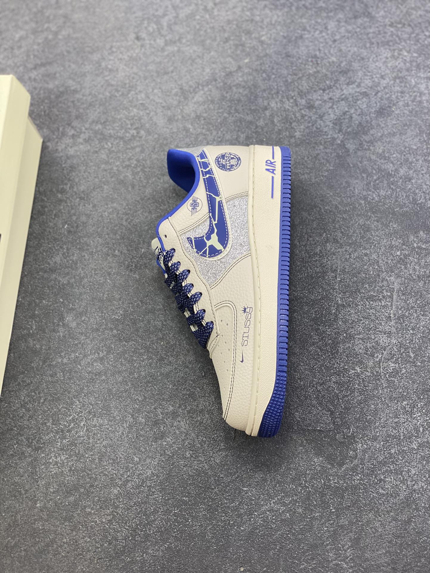 图片[7]-NIke Air Force 1 \’07 Low “斯图西联名——双勾满天星”空军一号 低帮 运动鞋 休闲鞋 折边针车 工艺难度大 原楦头原纸板 原装鞋盒 定制五金配件 内置全掌气垫 原厂鞋底 货号：DD1982-306 尺码：36 36.5 37.5 38 38.5 39 40 40.5 41 42 42.5 43 44 44.5 45-选品中心