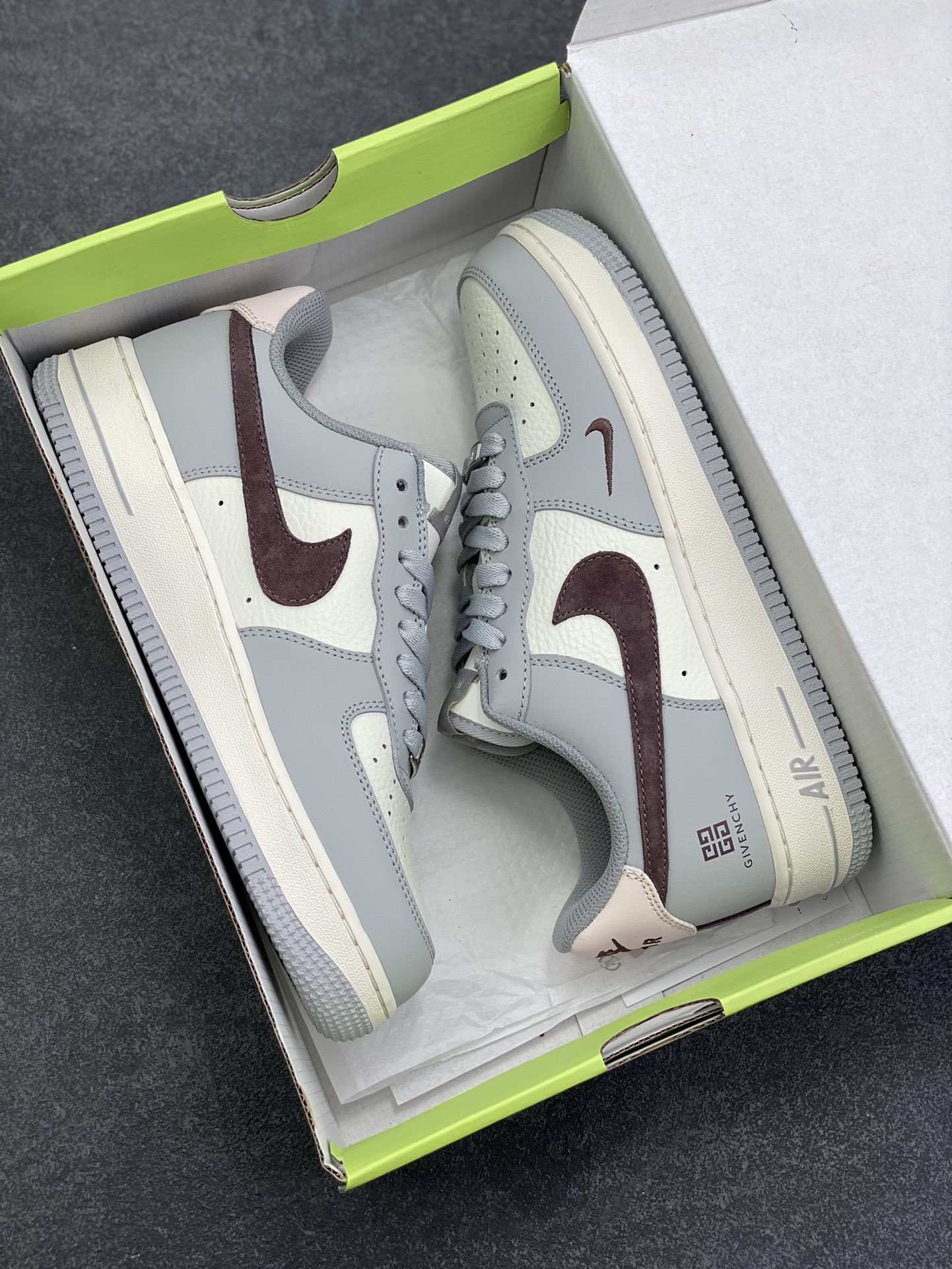 图片[9]-高端定制Nike Air Force 1 \’07 Low “纪梵希联名—米白灰红猪八钩 ” 高端定制 低帮休闲板鞋 定制鞋盒 大厂纯原品质出货 超高清洁度 皮料切割干净无任何毛边 细节完美 货号：KX2532-505 尺码：36 36.5 37.5 38 38.5 39 40 40.5 41 42 42.5 43 44 44.5 45-选品中心