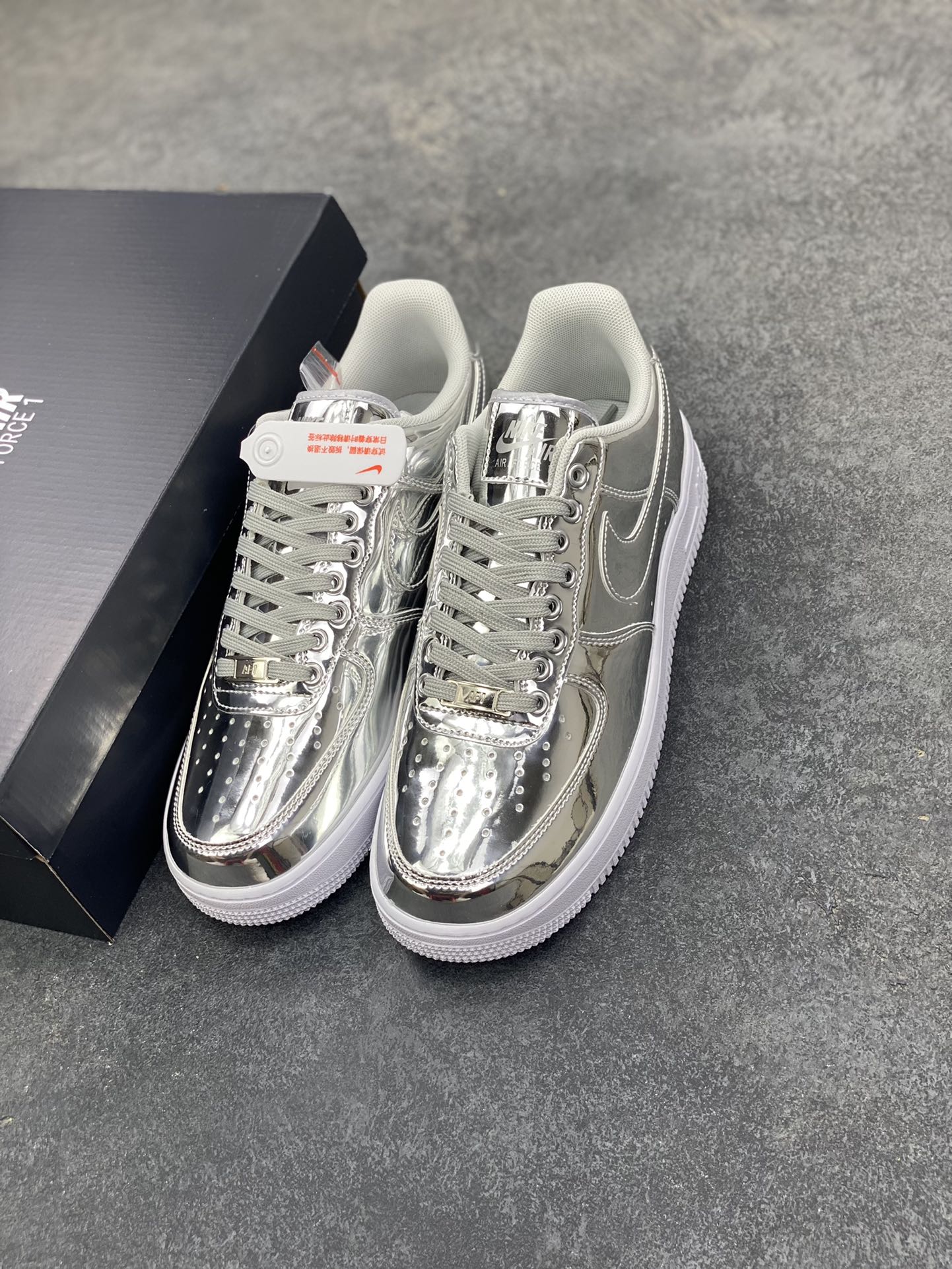 图片[8]-Air Force 1 Low 液态银 原楦头原纸板 打造纯正空军版型 #专注外贸渠道 全掌内置蜂窝气垫 #原盒配件 原厂中底钢印、拉帮完美 货号：CQ6566-001 尺码：36 36.5 37.5 38 38.5 39 40 40.5 41 42 42.5 43 44 44.5 45-选品中心