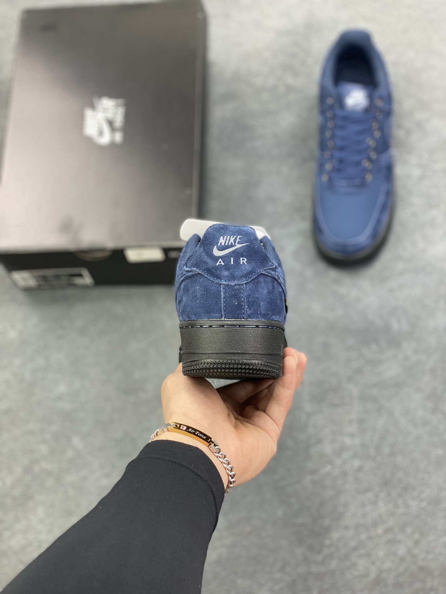 图片[4]-Nike Air Force 1 Low 黑蓝 空军一号低帮运动休闲板鞋 原楦头原纸板 打造纯正空军版型 专注外贸渠道 全掌内置蜂窝气垫 原盒配件 原厂中底钢印、拉帮完美 货号：HQ3822-400 尺码：36 37.5 38 39 40 40.5 41 42 42.5 43 44 44.5 45-选品中心