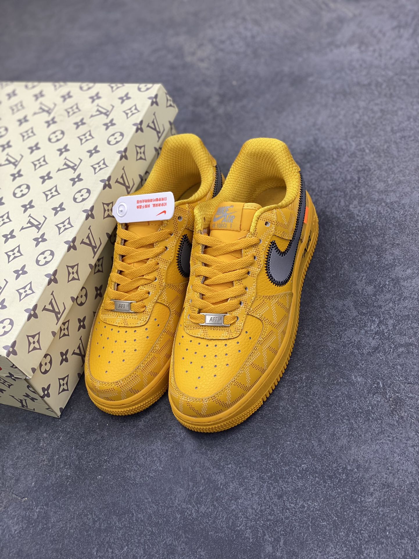 图片[8]-Nike Air Force 1 Low 空军一号低帮百搭休闲运动板鞋。柔软、弹性十足的缓震性能和出色的中底设计，横跨复古与现代的外型结合，造就出风靡全球三十多年的Force 1，直到今天还深受青睐。 货号：GS9875-002 尺码：36 36.5 37.5 38 38.5 39 40 40.5 41 42 42.5 43 44 44.5 45-选品中心