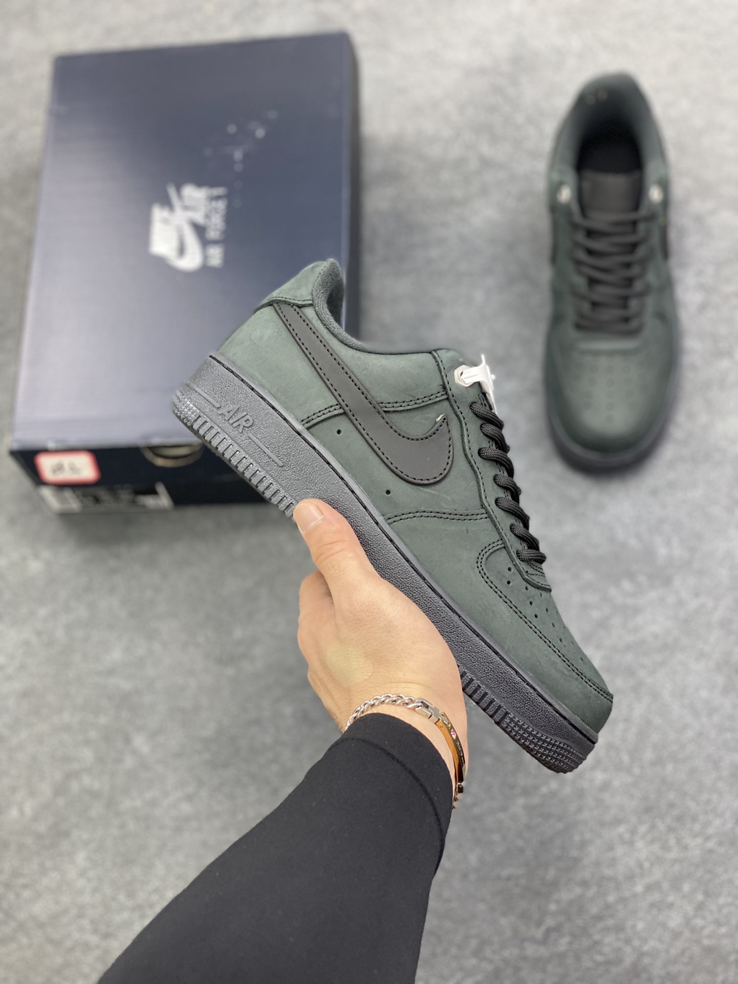Nike Air Force 1 Low 墨绿黑 空军一号低帮运动休闲板鞋 原楦头原纸板 打造纯正空军版型 专注外贸渠道 全掌内置蜂窝气垫 原盒配件 原厂中底钢印、拉帮完美 货号：CJ9179-001 尺码：36 36.5 37.5 38 38.5 39 40 40.5 41 42 42.5 43 44 44.5 45-选品中心