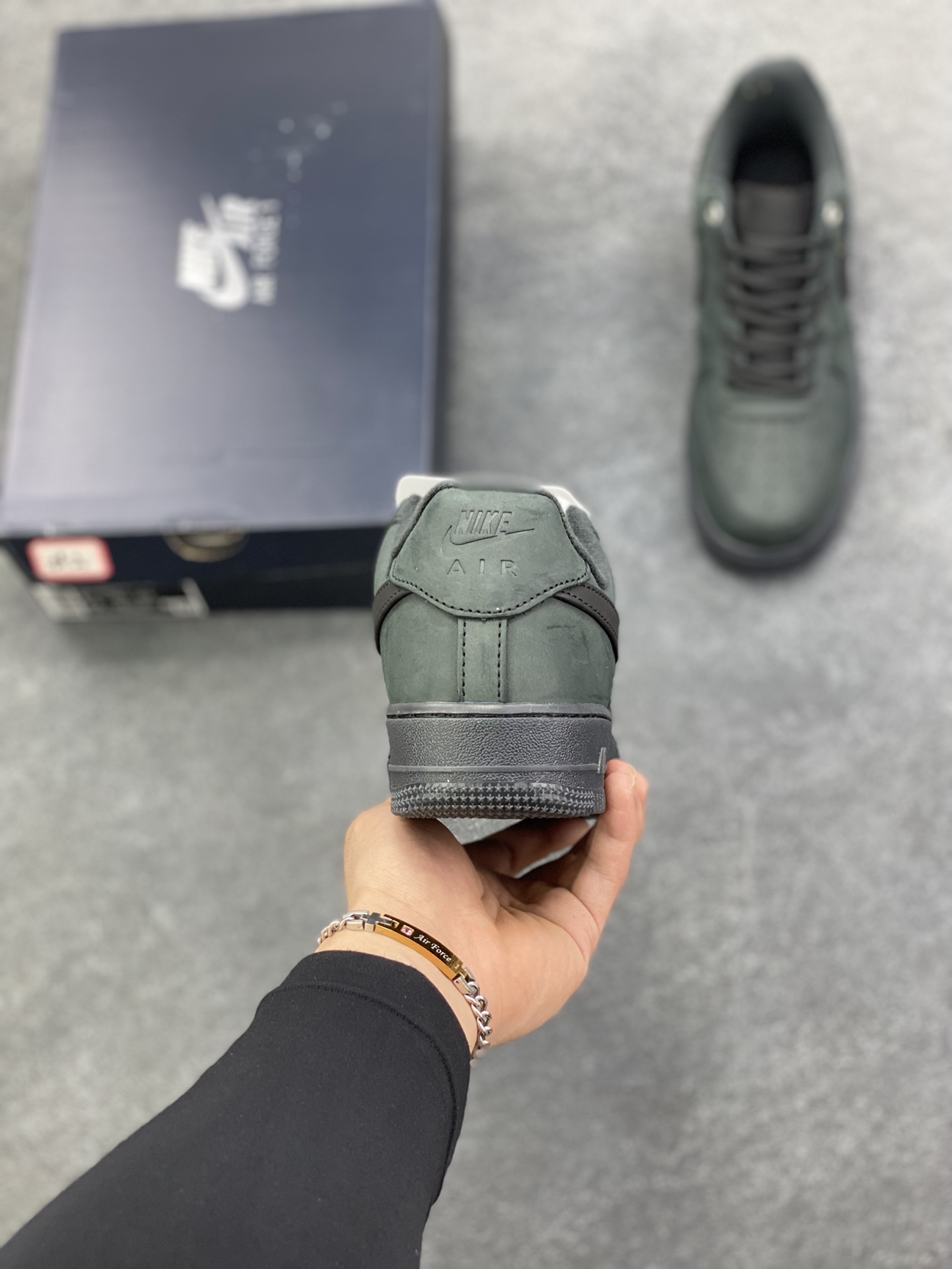 图片[4]-Nike Air Force 1 Low 墨绿黑 空军一号低帮运动休闲板鞋 原楦头原纸板 打造纯正空军版型 专注外贸渠道 全掌内置蜂窝气垫 原盒配件 原厂中底钢印、拉帮完美 货号：CJ9179-001 尺码：36 36.5 37.5 38 38.5 39 40 40.5 41 42 42.5 43 44 44.5 45-选品中心