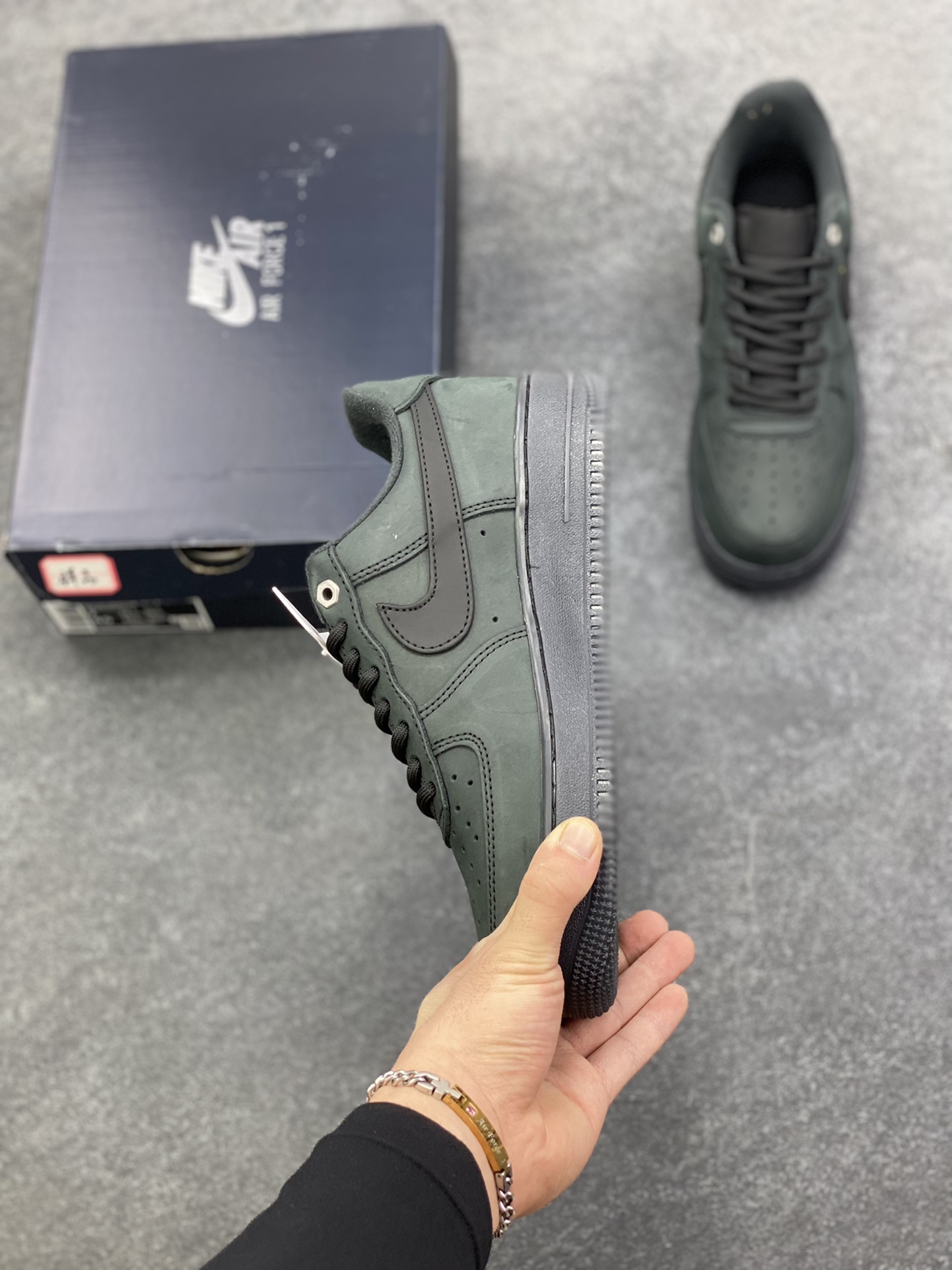 图片[3]-Nike Air Force 1 Low 墨绿黑 空军一号低帮运动休闲板鞋 原楦头原纸板 打造纯正空军版型 专注外贸渠道 全掌内置蜂窝气垫 原盒配件 原厂中底钢印、拉帮完美 货号：CJ9179-001 尺码：36 36.5 37.5 38 38.5 39 40 40.5 41 42 42.5 43 44 44.5 45-选品中心