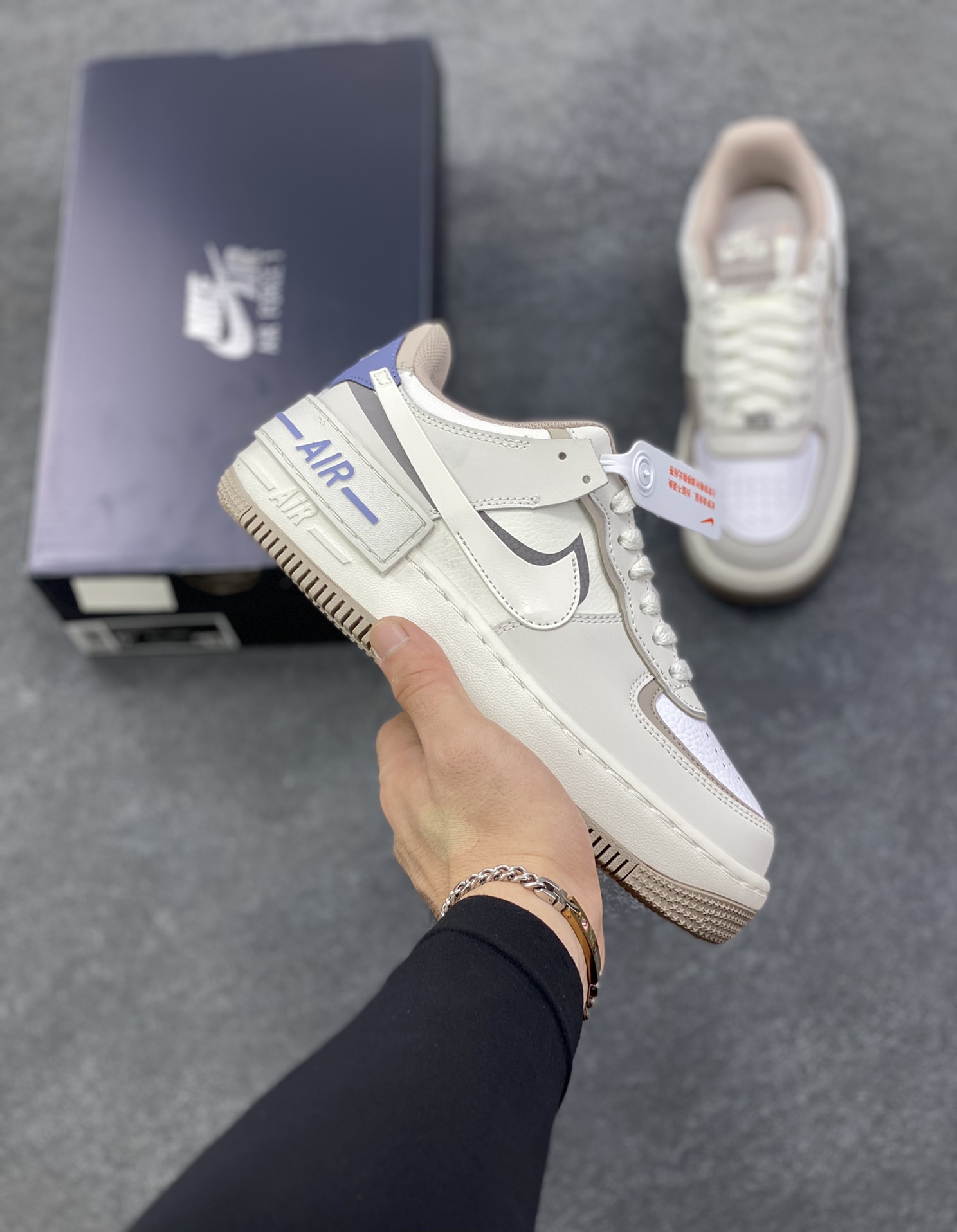 NK Air Force 1 Shadow 轻量增高低帮百搭板鞋\”拼接马卡龙\” 全新少女系解构主义设计双层轻量EVA发泡中底+防滑RB橡胶外圈底鞋底 原楦头原纸板 打造纯正空军版型 专注外贸渠道 全掌内置蜂窝气垫 原盒配件 原厂中底钢印、拉帮完美 货号： CO7594-101 尺码：35.5 36 36.5 37.5 38 38.5 39 40-选品中心