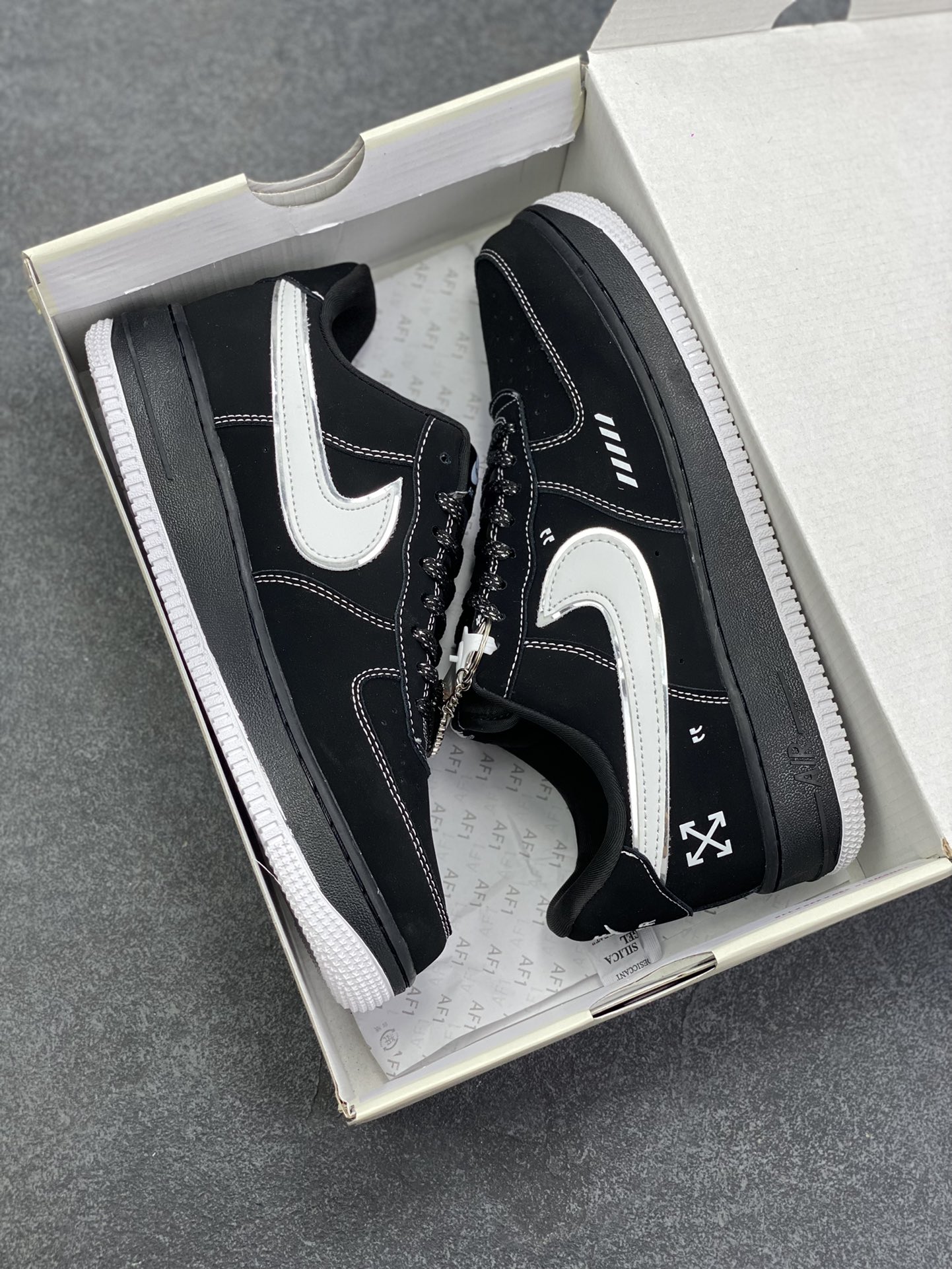 图片[9]-Nike Air Force 1 \’07 Low “OFF-WHITE联名——黑银”空军一号 高端定制 低帮 运动鞋 休闲鞋 折边针车 工艺难度大 原楦头原纸板 原装鞋盒 定制五金配件 内置全掌气垫 原厂鞋底 货号：DK0188-083 尺码：36 36.5 37.5 38 38.5 39 40 40.5 41 42 42.5 43 44 44.5 45-选品中心