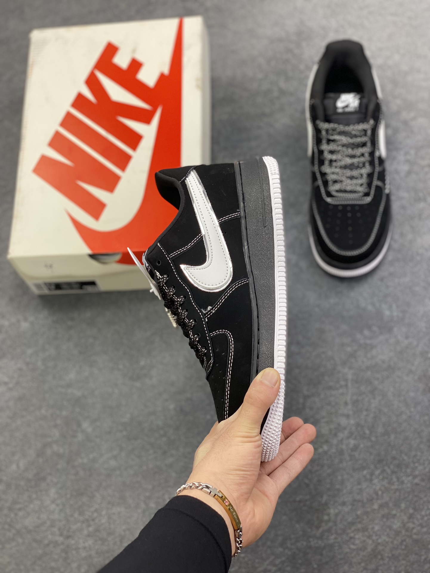 图片[3]-Nike Air Force 1 \’07 Low “OFF-WHITE联名——黑银”空军一号 高端定制 低帮 运动鞋 休闲鞋 折边针车 工艺难度大 原楦头原纸板 原装鞋盒 定制五金配件 内置全掌气垫 原厂鞋底 货号：DK0188-083 尺码：36 36.5 37.5 38 38.5 39 40 40.5 41 42 42.5 43 44 44.5 45-选品中心