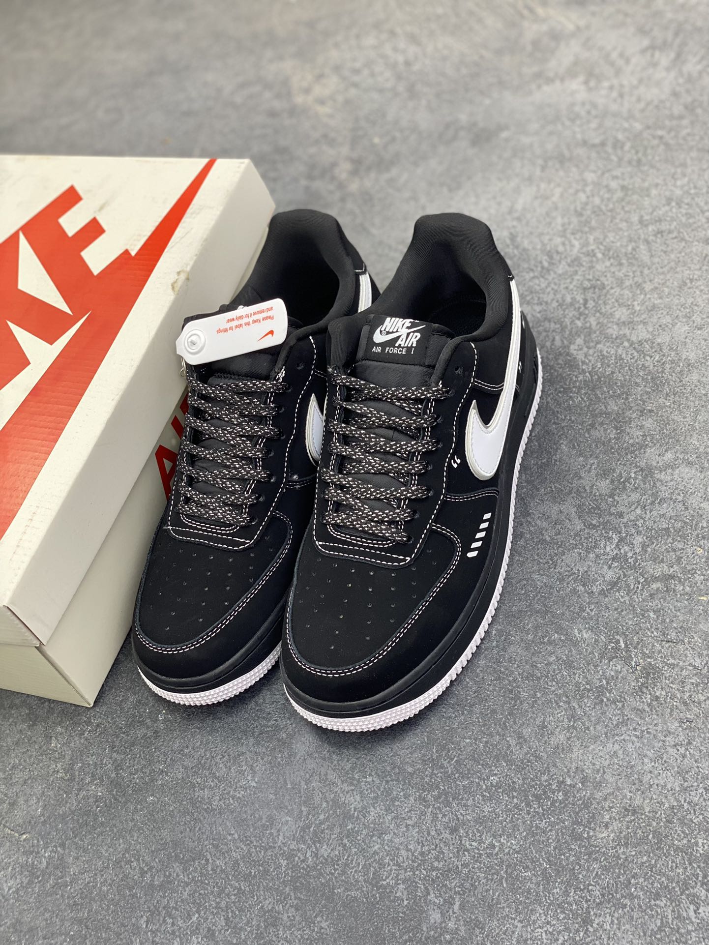 图片[8]-Nike Air Force 1 \’07 Low “OFF-WHITE联名——黑银”空军一号 高端定制 低帮 运动鞋 休闲鞋 折边针车 工艺难度大 原楦头原纸板 原装鞋盒 定制五金配件 内置全掌气垫 原厂鞋底 货号：DK0188-083 尺码：36 36.5 37.5 38 38.5 39 40 40.5 41 42 42.5 43 44 44.5 45-选品中心