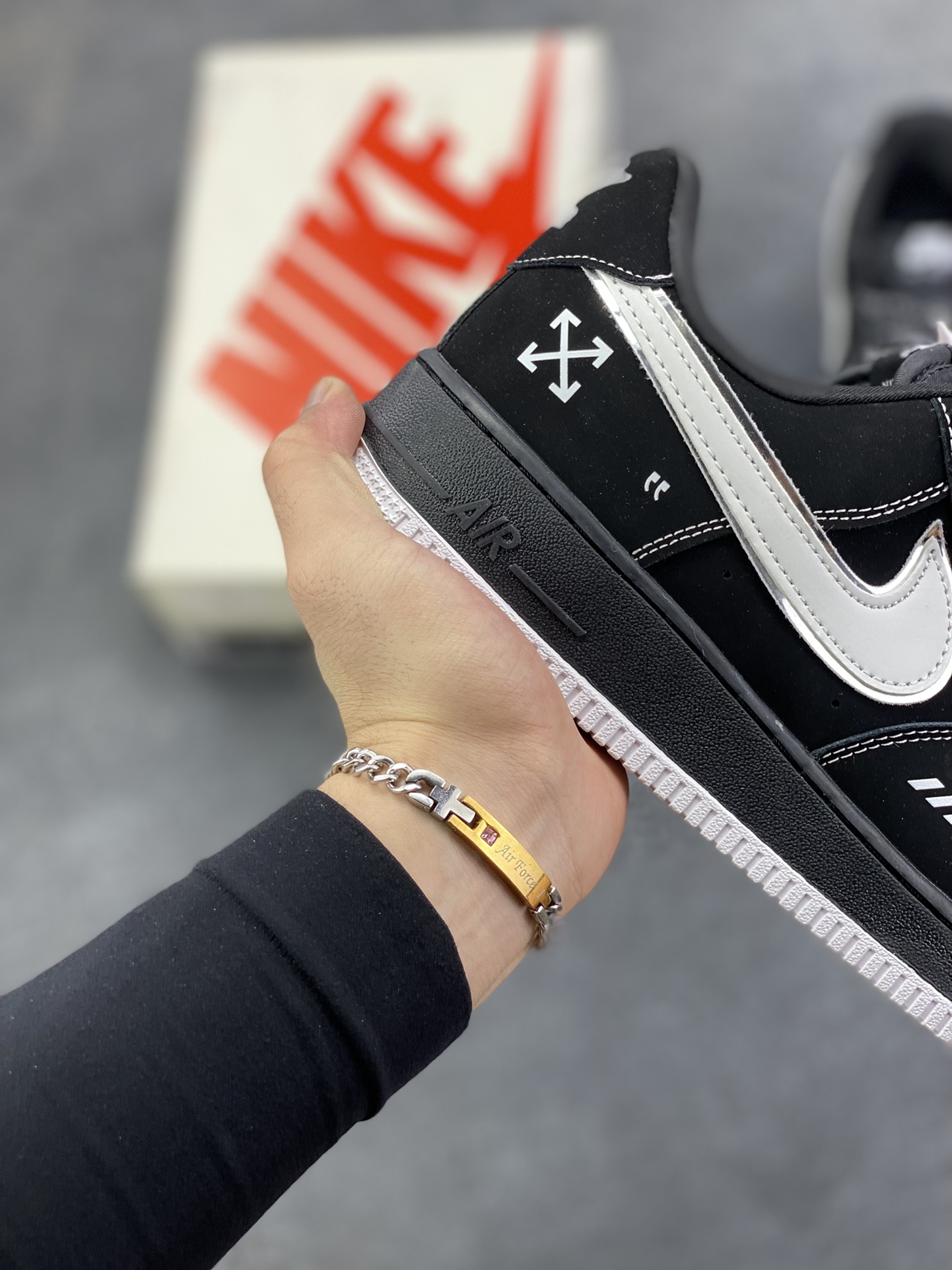 图片[6]-Nike Air Force 1 \’07 Low “OFF-WHITE联名——黑银”空军一号 高端定制 低帮 运动鞋 休闲鞋 折边针车 工艺难度大 原楦头原纸板 原装鞋盒 定制五金配件 内置全掌气垫 原厂鞋底 货号：DK0188-083 尺码：36 36.5 37.5 38 38.5 39 40 40.5 41 42 42.5 43 44 44.5 45-选品中心