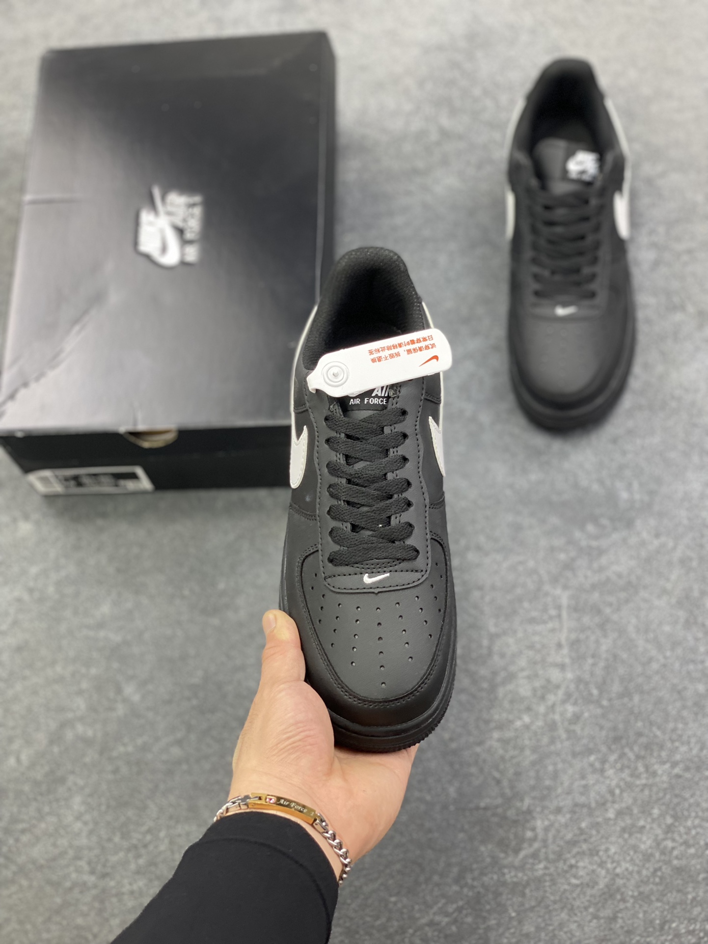 图片[2]-福利特价 Nike Air Force 1 Low 空军一号低帮百搭休闲运动板鞋。柔软、弹性十足的缓震性能和出色的中底设计，横跨复古与现代的外型结合，造就出风靡全球三十多年的Force 1，直到今天还深受青睐。 货号：CU9225-002 尺码：36 36.5 37.5 38 38.5 39 40 40.5 41 42 42.5 43 44 44.5 45-选品中心