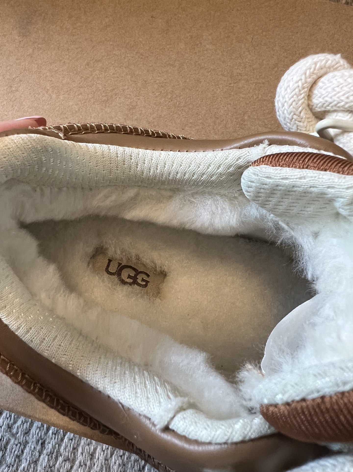 -男款➕10UG*秋季男女同款潮流轻便厚底系带运动休闲鞋鞋面采用皮革和反绒皮拼接设计，质感细腻且耐穿；内