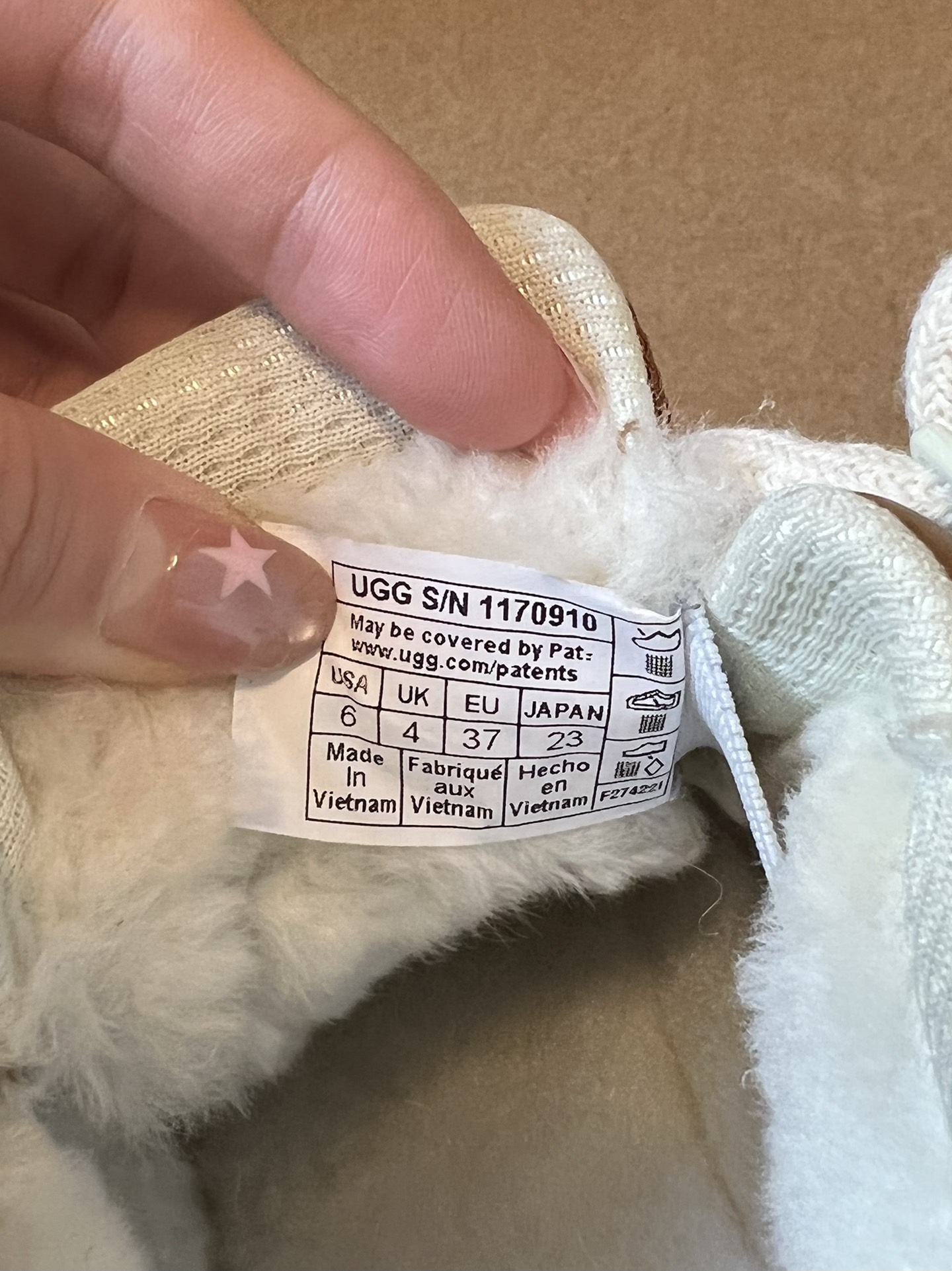 -男款➕10UG*秋季男女同款潮流轻便厚底系带运动休闲鞋鞋面采用皮革和反绒皮拼接设计，质感细腻且耐穿；内