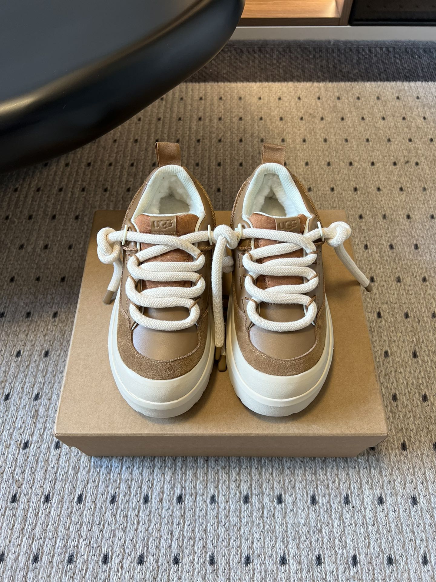 -男款➕10UG*秋季男女同款潮流轻便厚底系带运动休闲鞋鞋面采用皮革和反绒皮拼接设计，质感细腻且耐穿；内