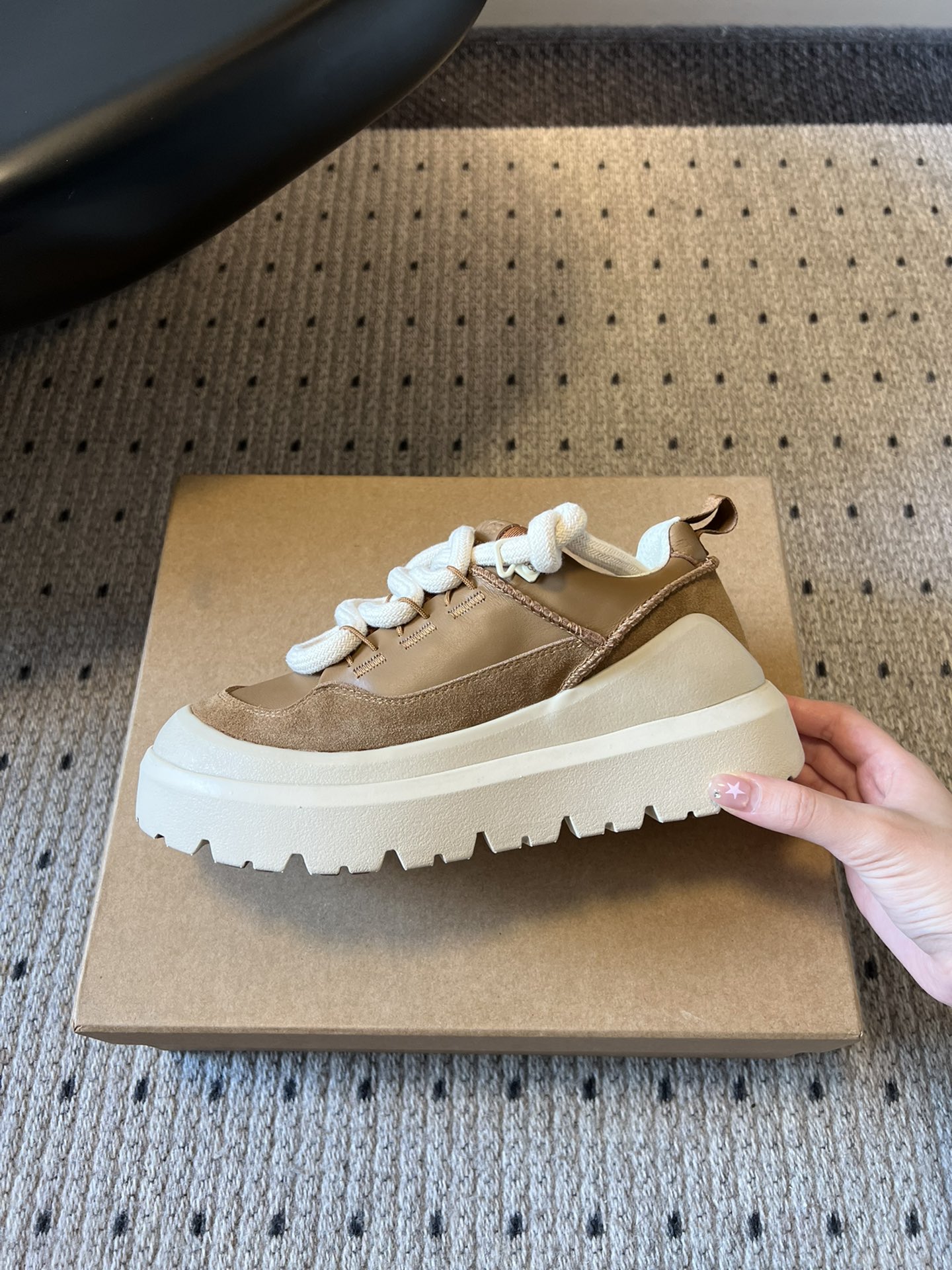 -男款➕10UG*秋季男女同款潮流轻便厚底系带运动休闲鞋鞋面采用皮革和反绒皮拼接设计，质感细腻且耐穿；内