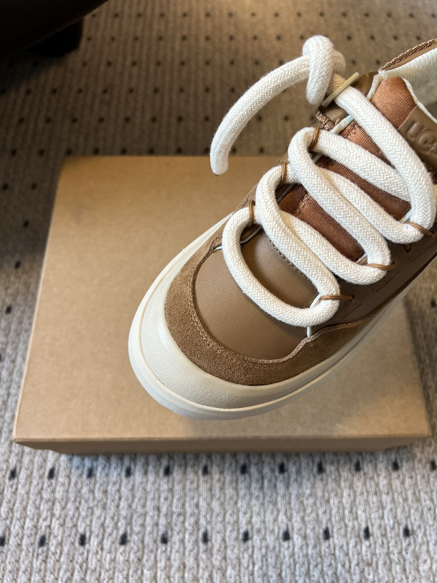 -男款➕10UG*秋季男女同款潮流轻便厚底系带运动休闲鞋鞋面采用皮革和反绒皮拼接设计，质感细腻且耐穿；内