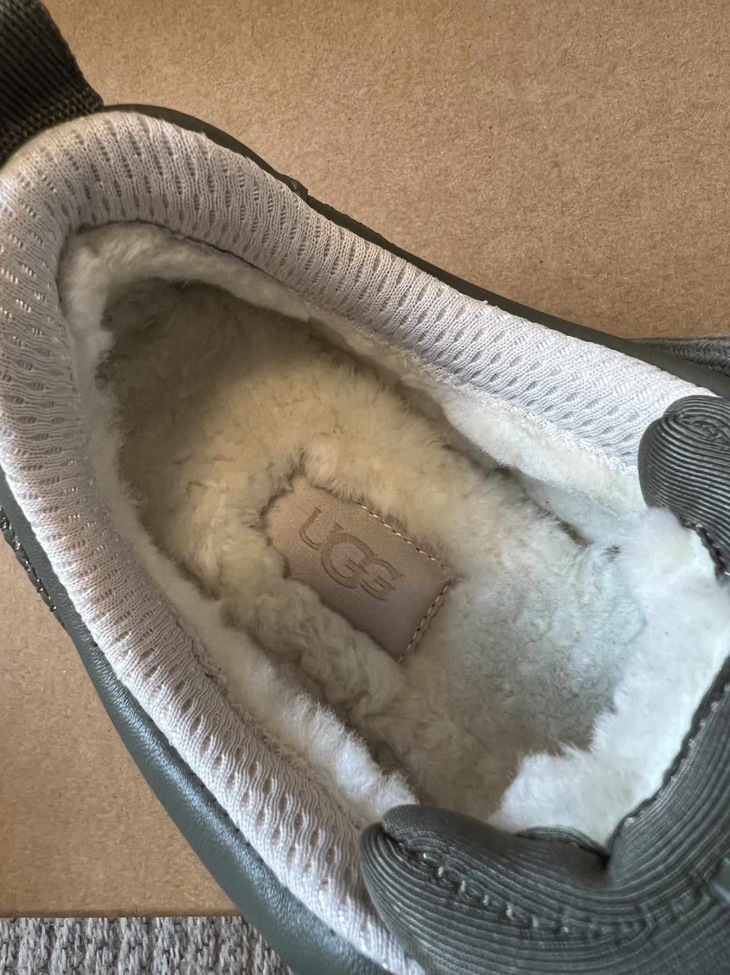 -男款➕10UG*秋季男女同款潮流轻便厚底系带运动休闲鞋鞋面采用皮革和反绒皮拼接设计，质感细腻且耐穿；内