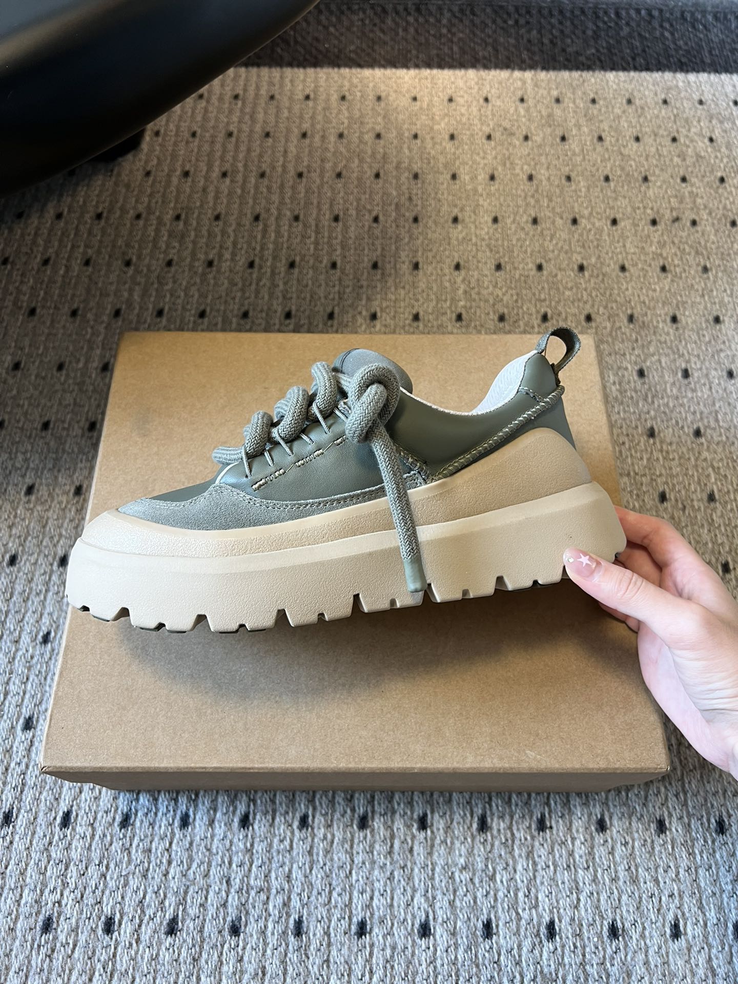 -男款➕10UG*秋季男女同款潮流轻便厚底系带运动休闲鞋鞋面采用皮革和反绒皮拼接设计，质感细腻且耐穿；内