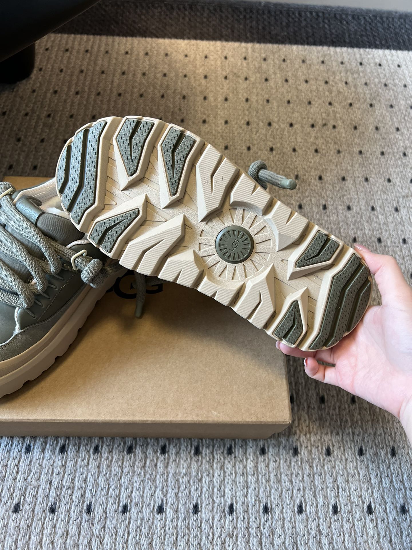 -男款➕10UG*秋季男女同款潮流轻便厚底系带运动休闲鞋鞋面采用皮革和反绒皮拼接设计，质感细腻且耐穿；内