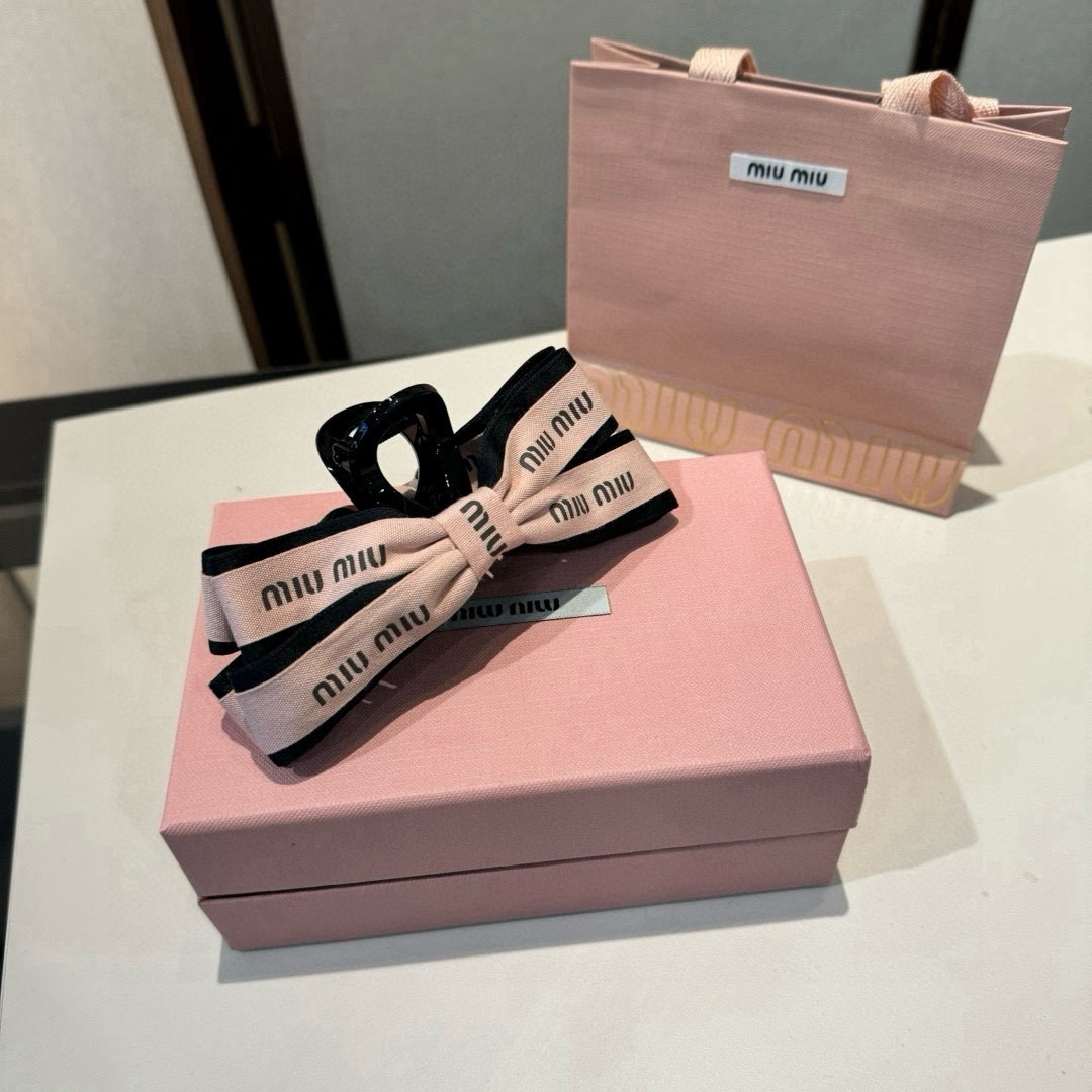 NO:702771,miumiu new hairpin hairpins, hairpins, miumiu, hairpins19860909miumiu缪缪新款发夹发夹,发夹,miumiu,hairpins,accessory