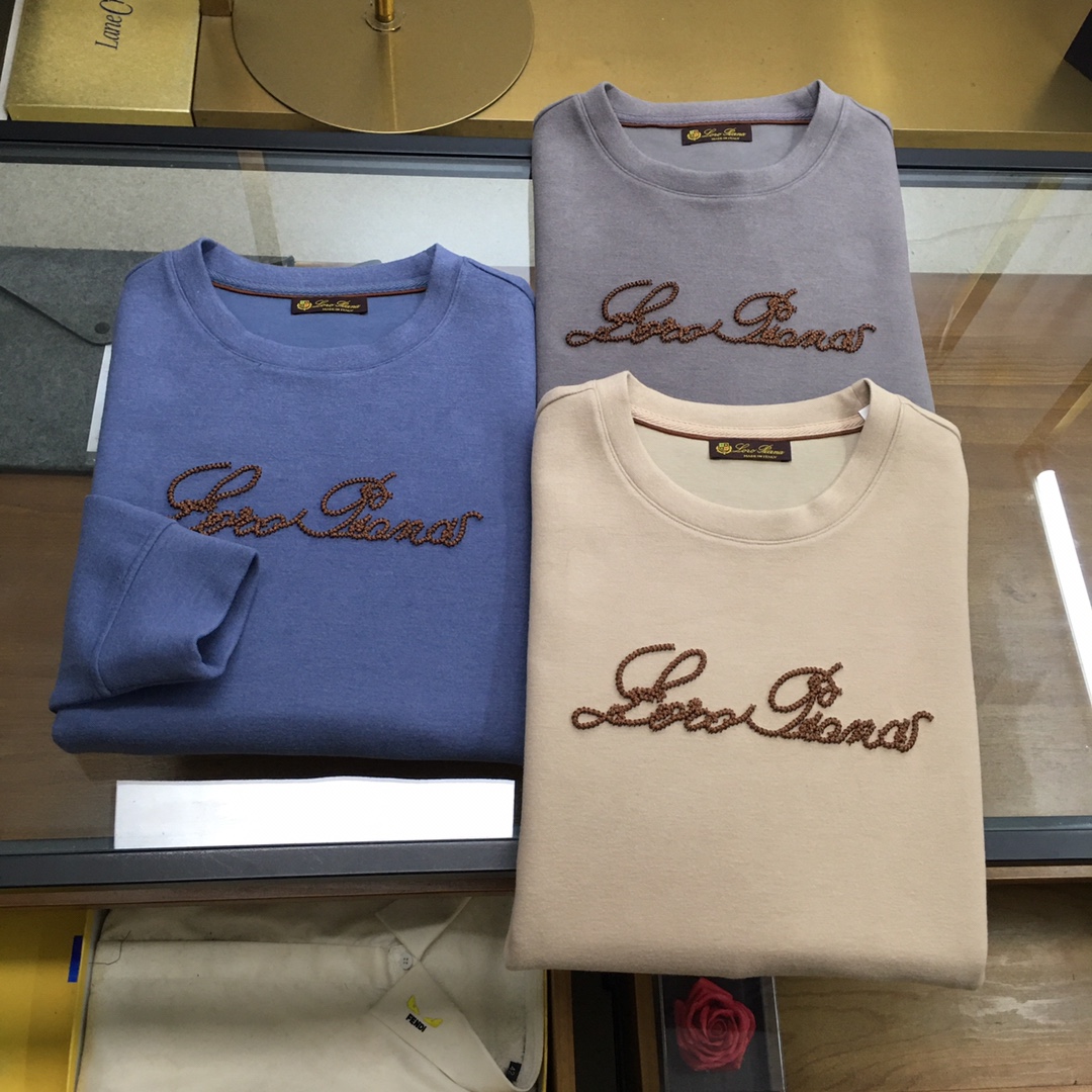 NO:597595,New product in the counter [LP] The latest sports sweatshirt of the same style in the counter, complete with three standards!  The details are perfect and exquisite, and the workmanship is impeccable!  The latest original high-density terry embroidery is very exquisite and high-end. It is made of ultra-soft one-piece knitted brushed fabric. It feels very soft and comfortable. The fabric is stiff, wrinkle-resistant and wear-resistant, moisture-absorbent and quick-drying and breathable. It has original metal hardware accessories. The upper body is neat and stylish, regular fit. Gray, blue, coffee color code size M-3XL.,,loro piana,hoodie,sweatshirts,alexander wang19860909专柜新品【LP】 最新专柜同款运动卫衣, 三标齐全！细节完美精致,做工无可挑剔！最新原版高密度毛巾绣非常精致高档,采用超柔软一体织针织磨毛面料,手感非常柔顺舒适,面料挺括抗皱耐磨,吸湿速干透气,原版金属五金辅料.上身利落有型,常规版型. 灰色,蓝色,咖色 码数M-3XL.,,loro piana,hoodie,sweatshirts,alexander wang,Men's clothing