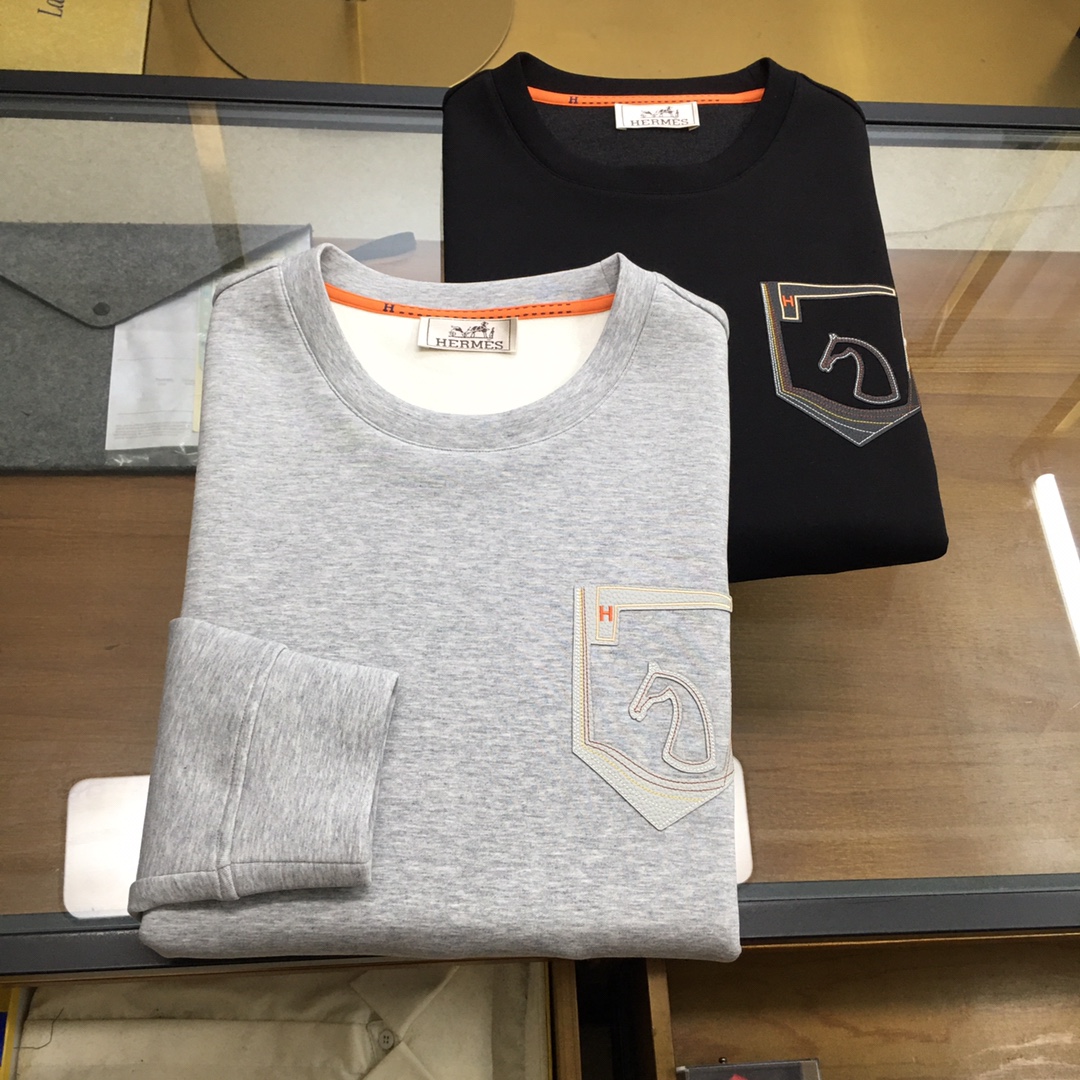 NO:597612,New product at the counter [Aishi] The latest sports sweatshirt of the same style at the counter, complete with three labels!  The details are perfect and exquisite, and the workmanship is impeccable!  The latest original high-density leather embroidered logo is very exquisite and high-end. It is made of super soft one-piece knitted fabric, which feels very smooth and comfortable. The fabric is stiff, anti-wrinkle and wear-resistant, moisture-absorbent, quick-drying and warm. It has original metal hardware accessories. The upper body is neat and stylish, regular fit. Gray, black, size M-3XL.,, hoodie, sweatshirts, alexander wang19860909专柜新品【爱士】 最新专柜同款运动卫衣, 三标齐全！细节完美精致,做工无可挑剔！最新原版高密度皮绣logo非常精致高档,采用超柔软一体织针织面料,手感非常柔顺舒适,面料挺括抗皱耐磨,吸湿速干保暖,原版金属五金辅料.上身利落有型,常规版型. 灰色,黑色, 码数M-3XL.,,hoodie,sweatshirts,alexander wang,Men's clothing