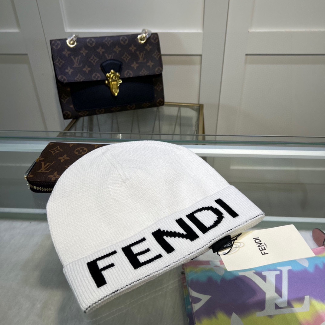 NO:553181,Comes with a dust bag. Fendi knitted hat. The new product on the official website is simple and elegant. The tight knitting method is very thick. It is soft, comfortable, warm and fashionable. You can’t put it down. Hurry up and get it. The same style for men and women!  Hats bucket hat, baseball cap, knitted hat, hat, fendi, fendi, espadrilles, hats19860909配防尘袋 芬迪FENDI针织帽 官网新品简约大气 紧密的针织法非常厚实 ,柔软舒适保暖又时尚爱不释手亲,赶紧入手吧男女同款！帽子渔夫帽棒球帽针织帽,帽子,fendi,fendi,espadrilles,hats,hat