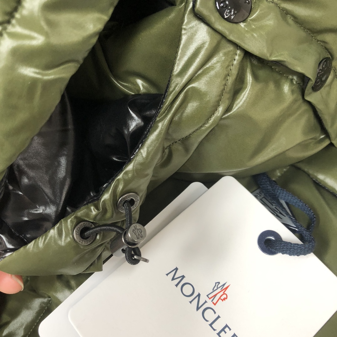 🆕 Moncler 盟可睐 新品 Parana男士黑金漆面连帽短款羽绒服～专柜同步上新🈶售面料采用原版一