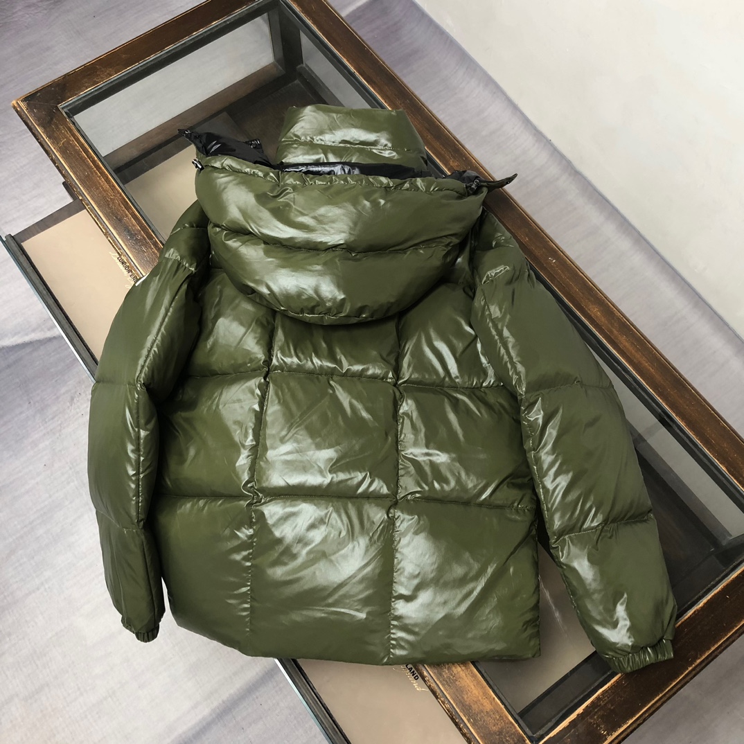🆕 Moncler 盟可睐 新品 Parana男士黑金漆面连帽短款羽绒服～专柜同步上新🈶售面料采用原版一