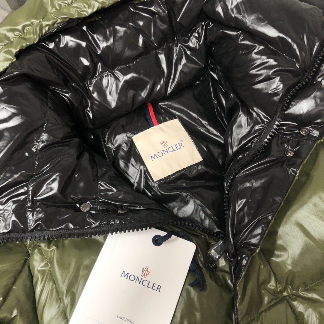 🆕 Moncler 盟可睐 新品 Parana男士黑金漆面连帽短款羽绒服～专柜同步上新🈶售面料采用原版一