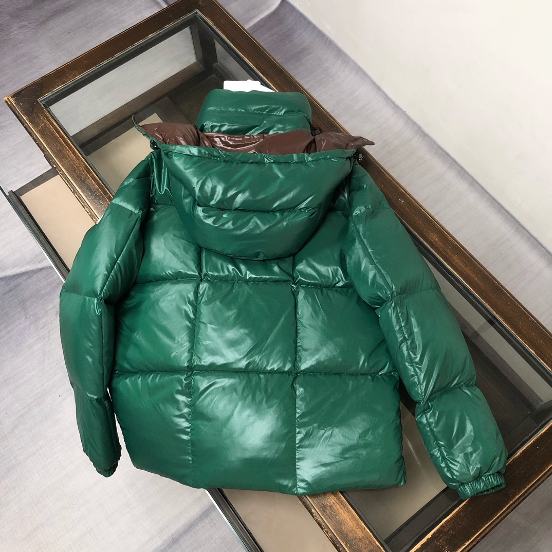 🆕 Moncler 盟可睐 新品 Parana男士黑金漆面连帽短款羽绒服～专柜同步上新🈶售面料采用原版一