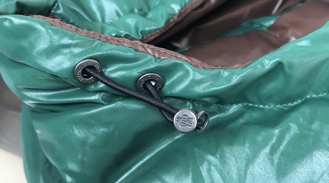 🆕 Moncler 盟可睐 新品 Parana男士黑金漆面连帽短款羽绒服～专柜同步上新🈶售面料采用原版一